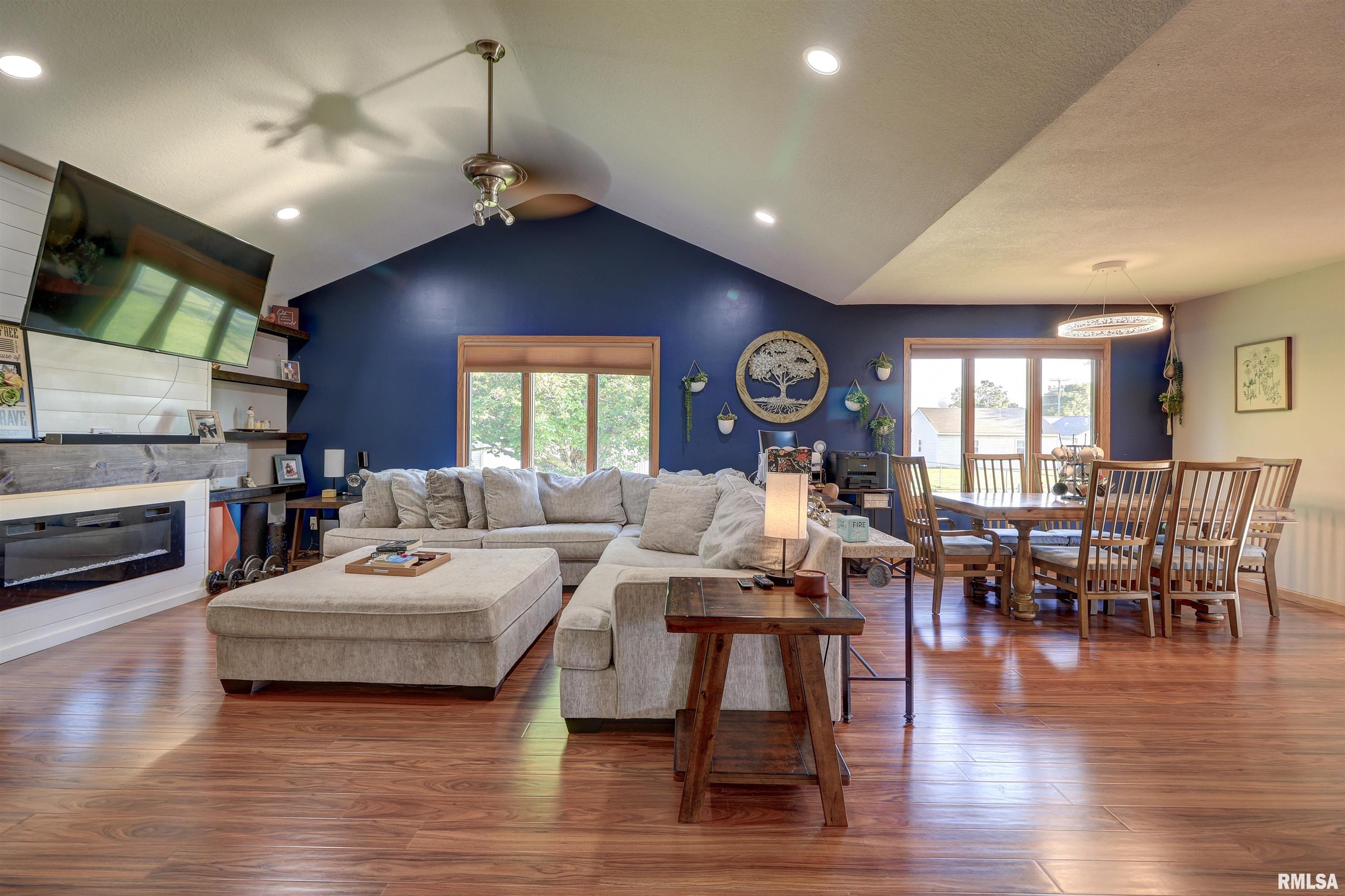 1613 Milnes Drive, Fulton, Illinois image 3