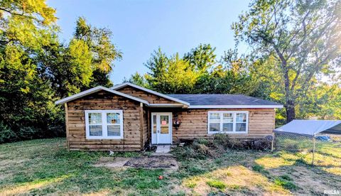 Homes For Sale - 1331 E Pierce Street<br/> Macomb, IL 61455