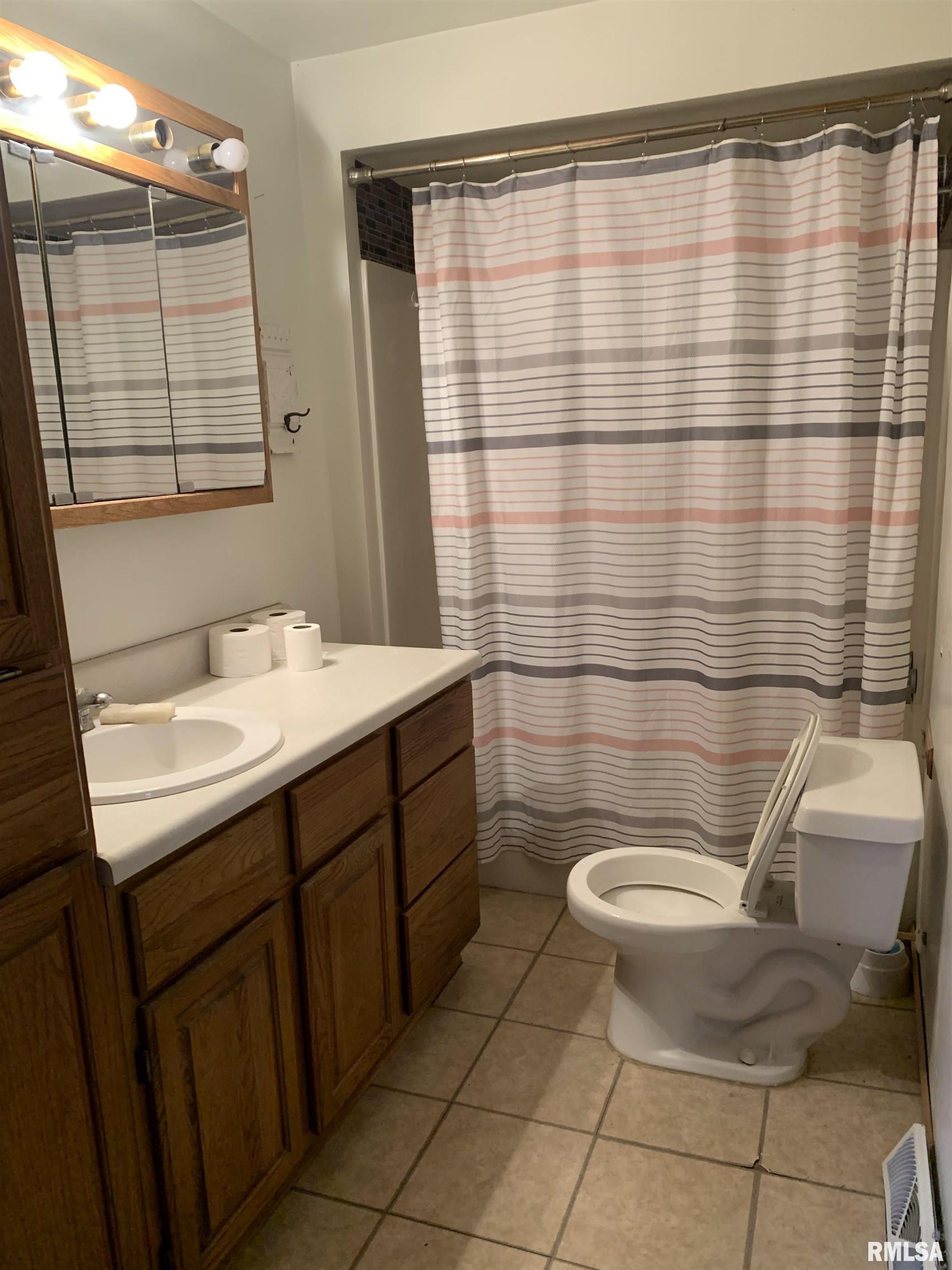 540 E Wells Street, Bushnell, Illinois image 15