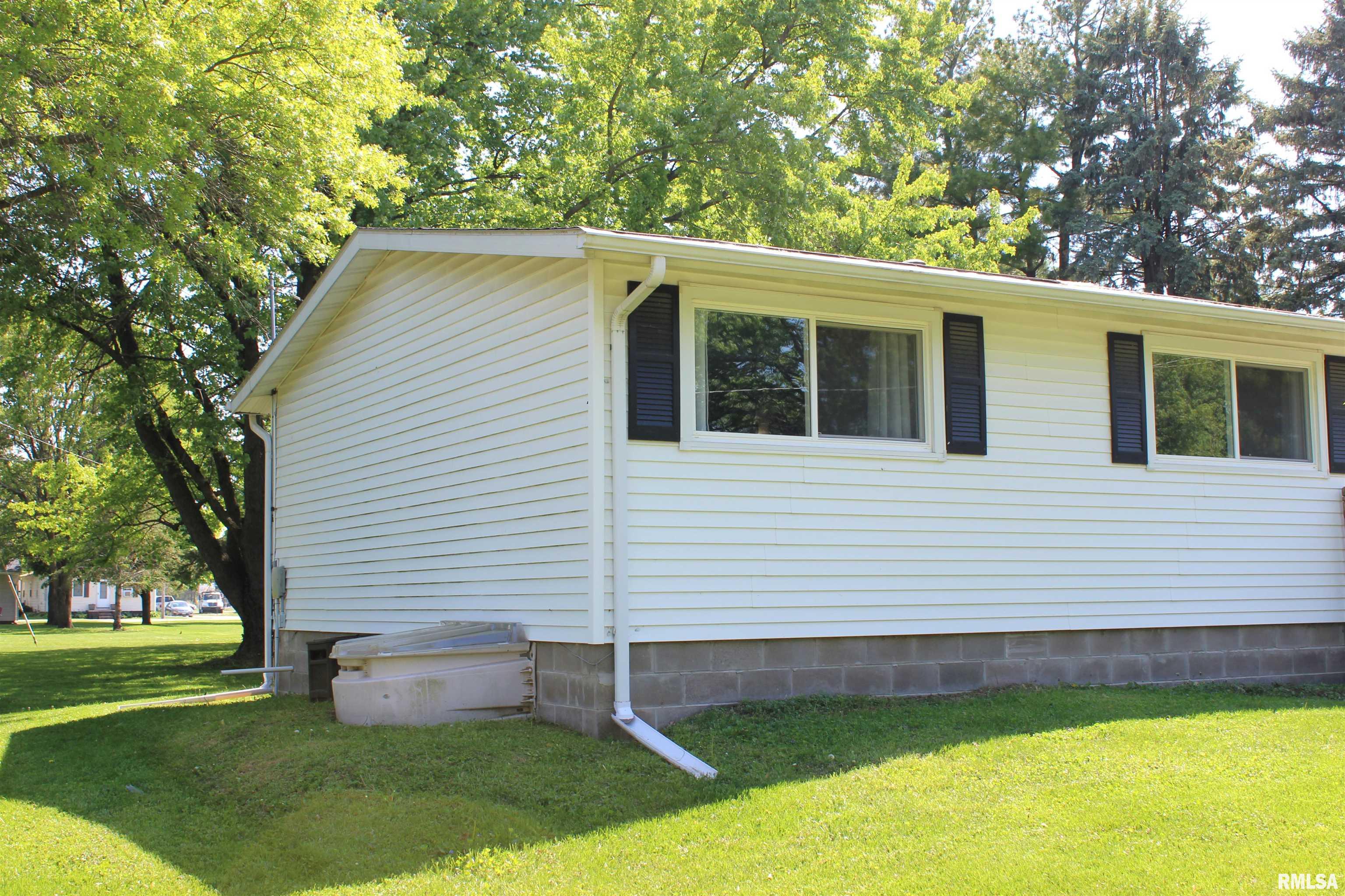 214 W B Street, Alpha, Illinois image 2