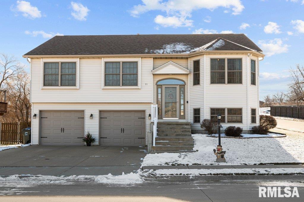 11 Hidden Valley Circle, Davenport, Iowa image 1