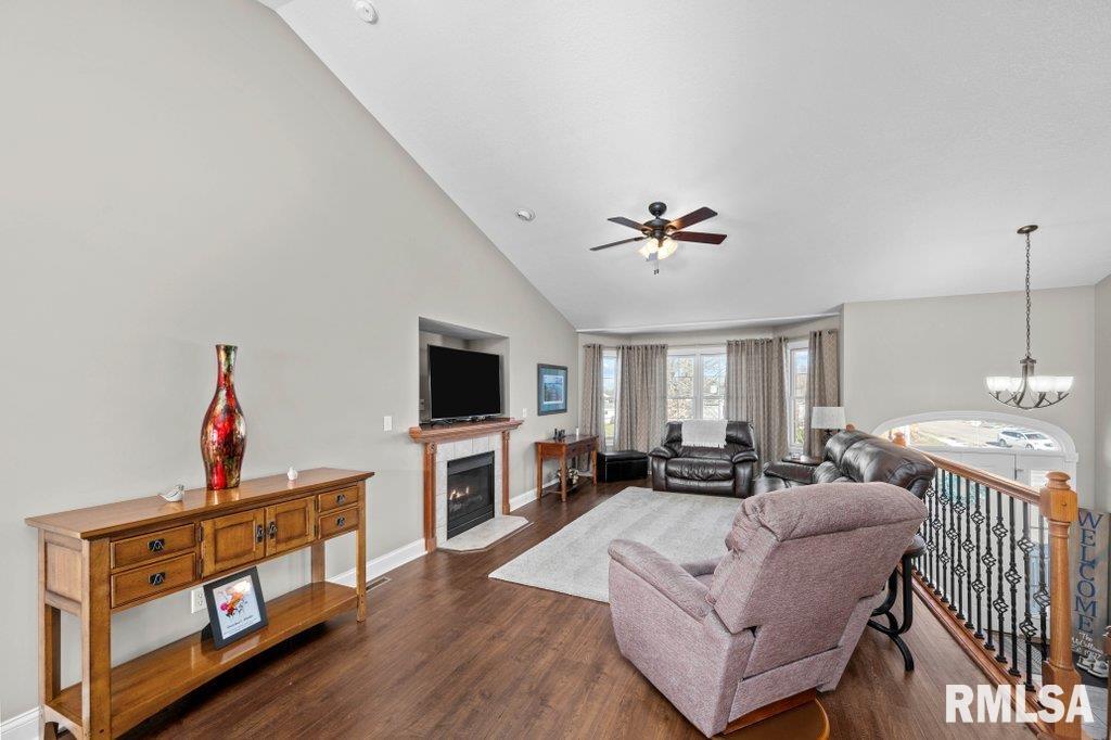 11 Hidden Valley Circle, Davenport, Iowa image 3