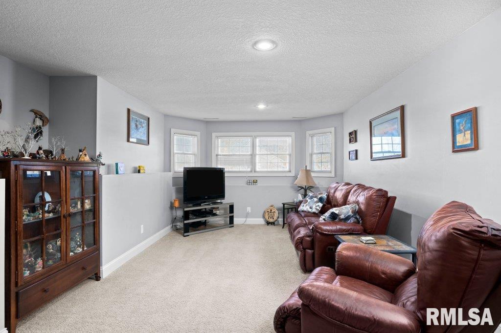 11 Hidden Valley Circle, Davenport, Iowa image 24