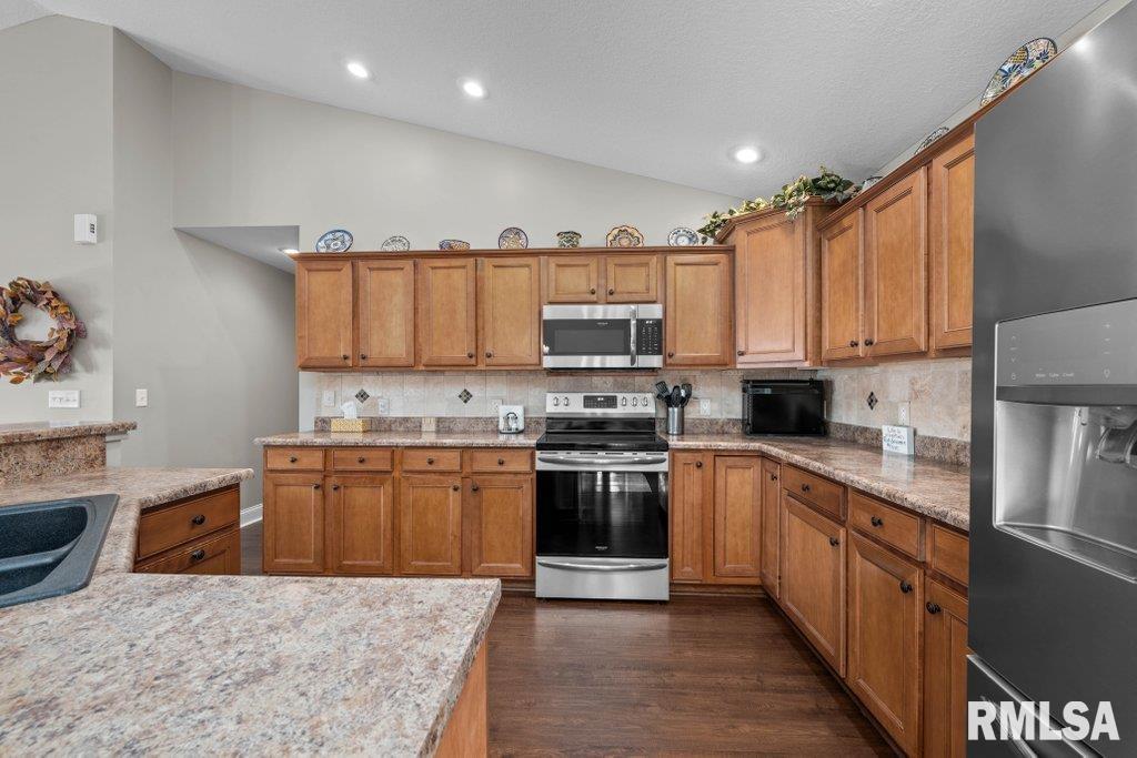 11 Hidden Valley Circle, Davenport, Iowa image 10