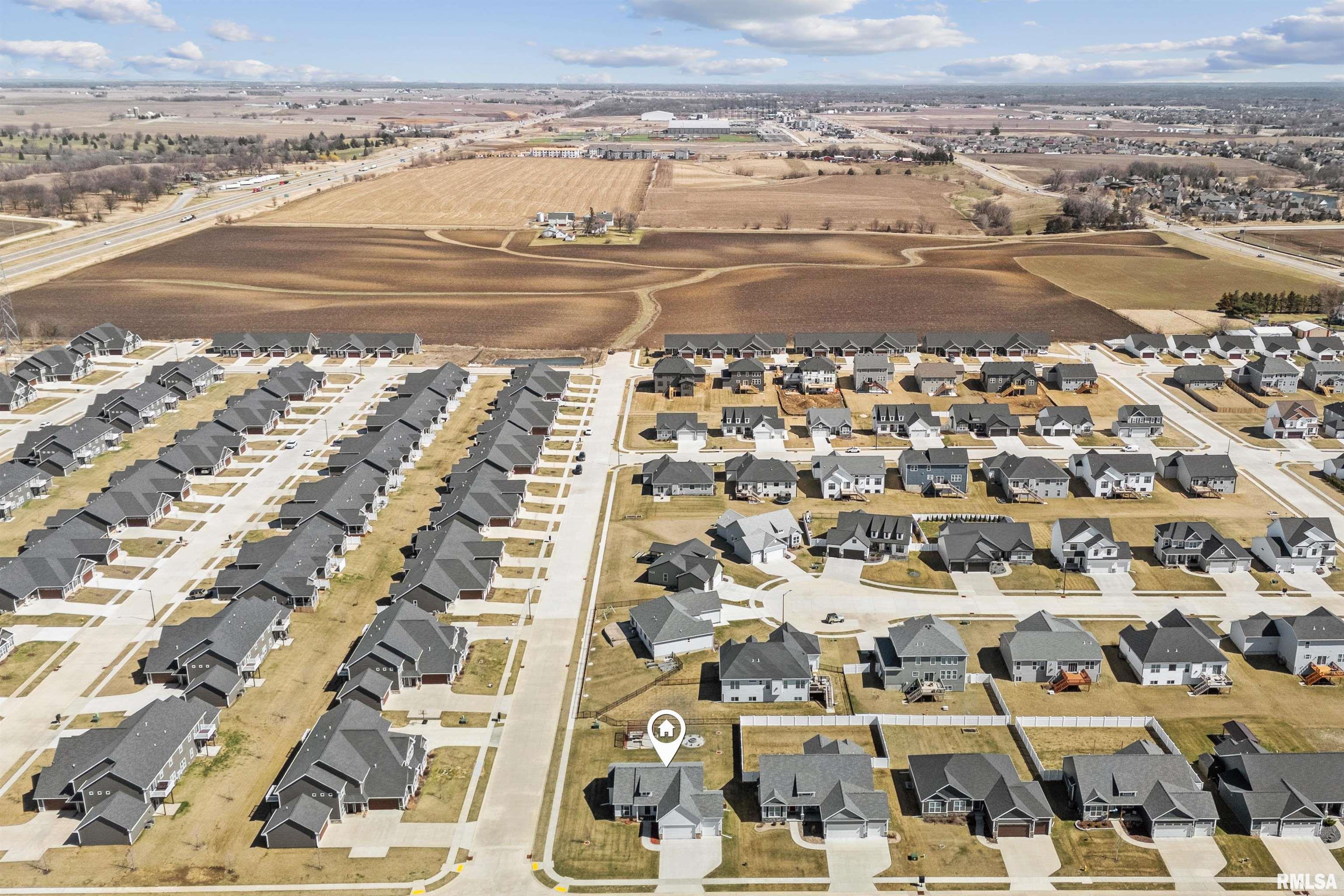 7085 Grove Crossing, Bettendorf, Iowa image 39