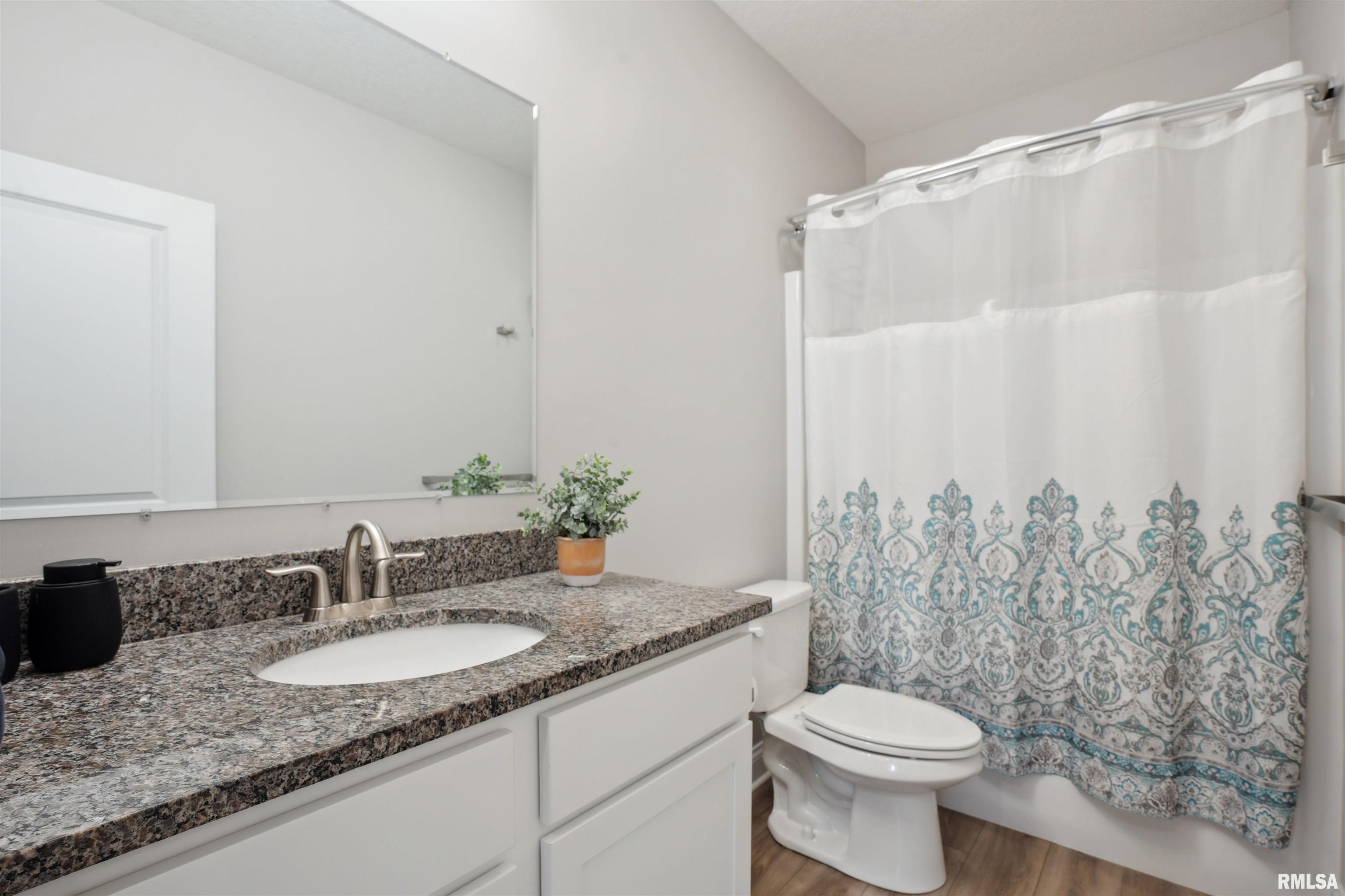 7085 Grove Crossing, Bettendorf, Iowa image 27