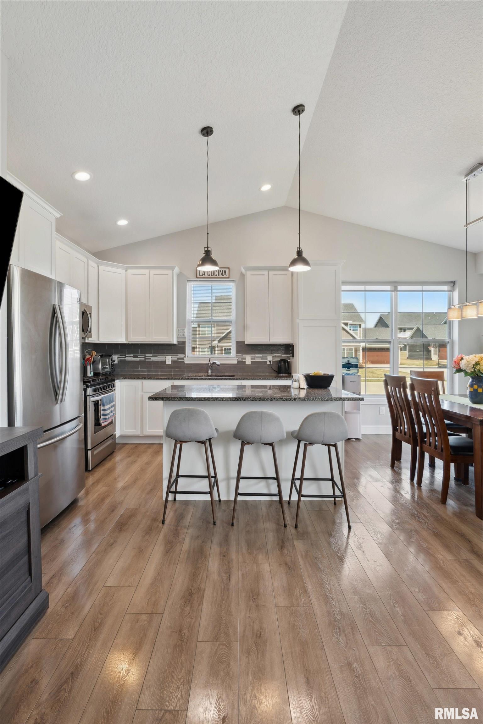 7085 Grove Crossing, Bettendorf, Iowa image 7
