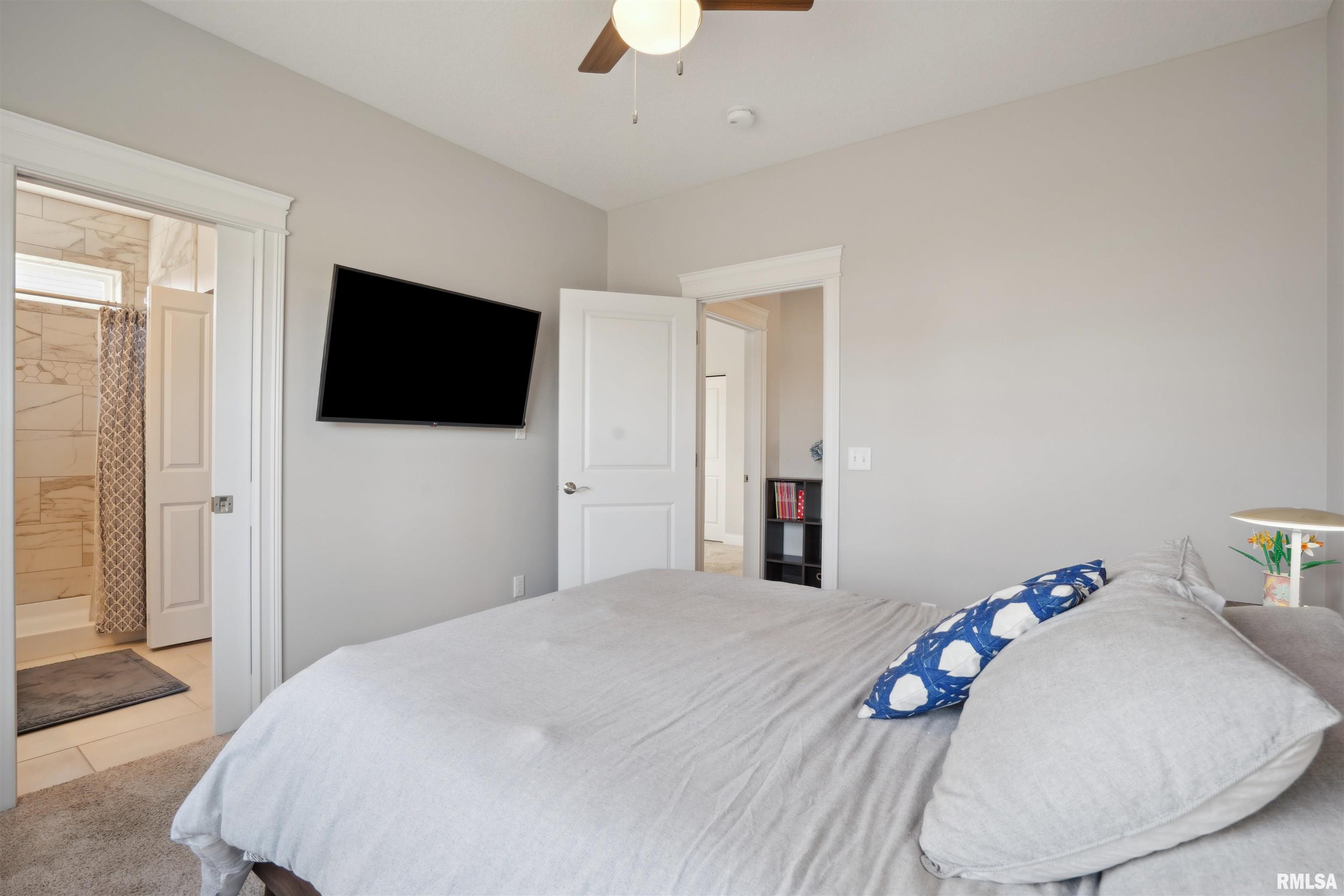 7085 Grove Crossing, Bettendorf, Iowa image 12