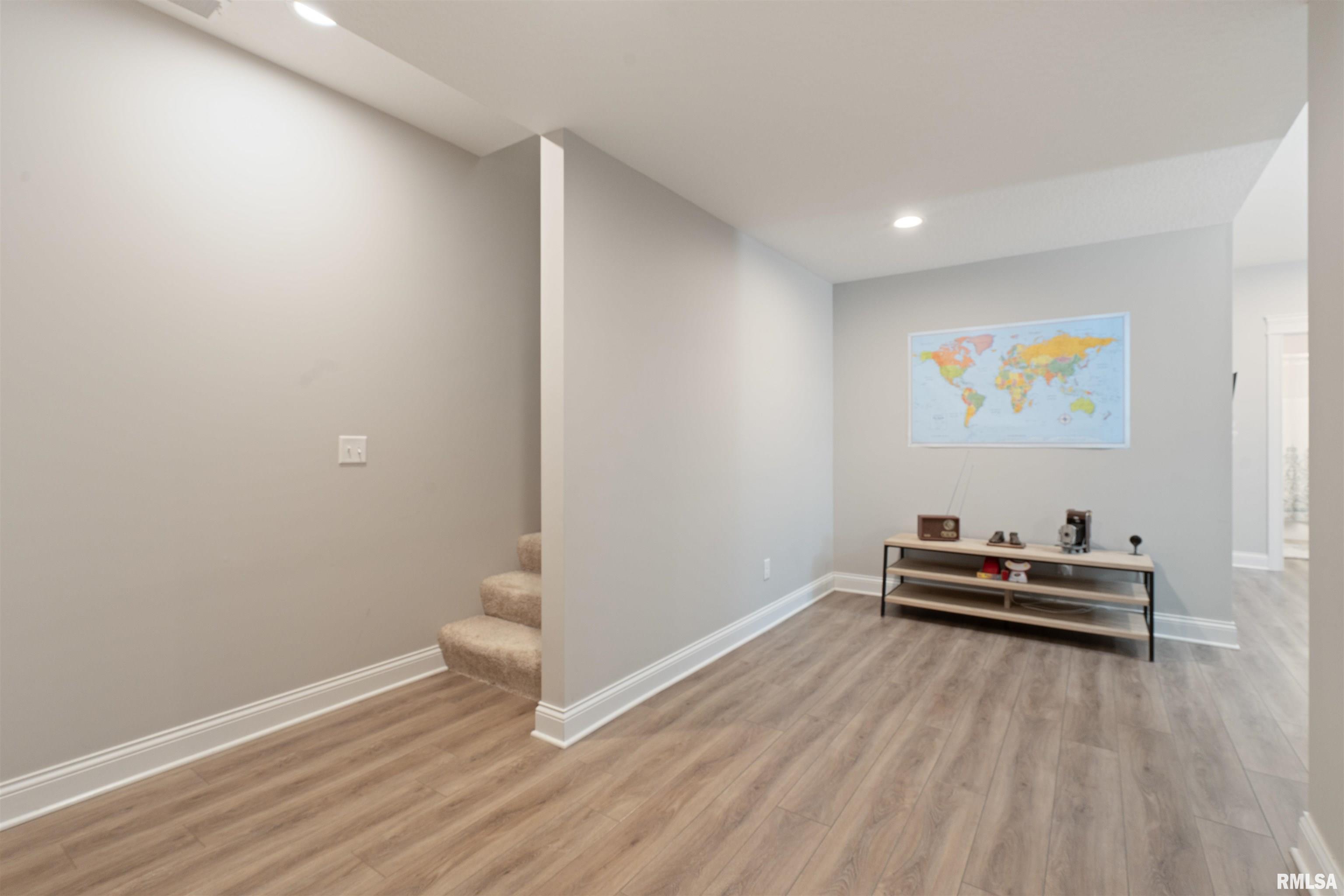 7085 Grove Crossing, Bettendorf, Iowa image 21