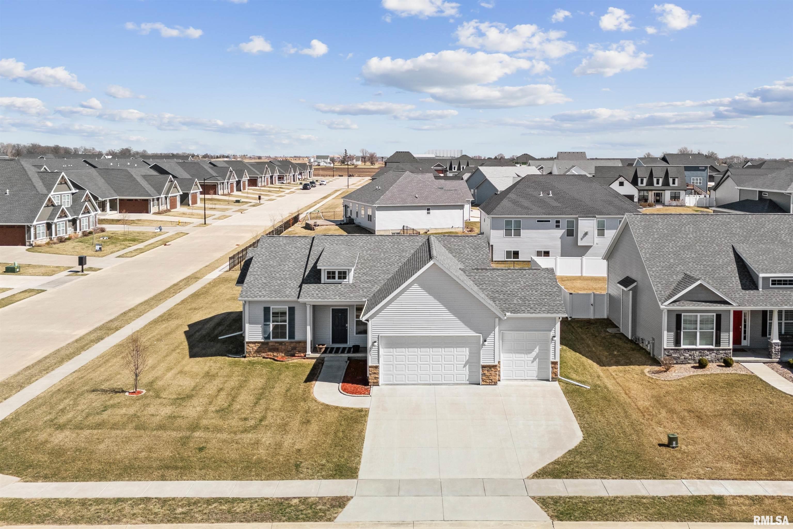 7085 Grove Crossing, Bettendorf, Iowa image 34