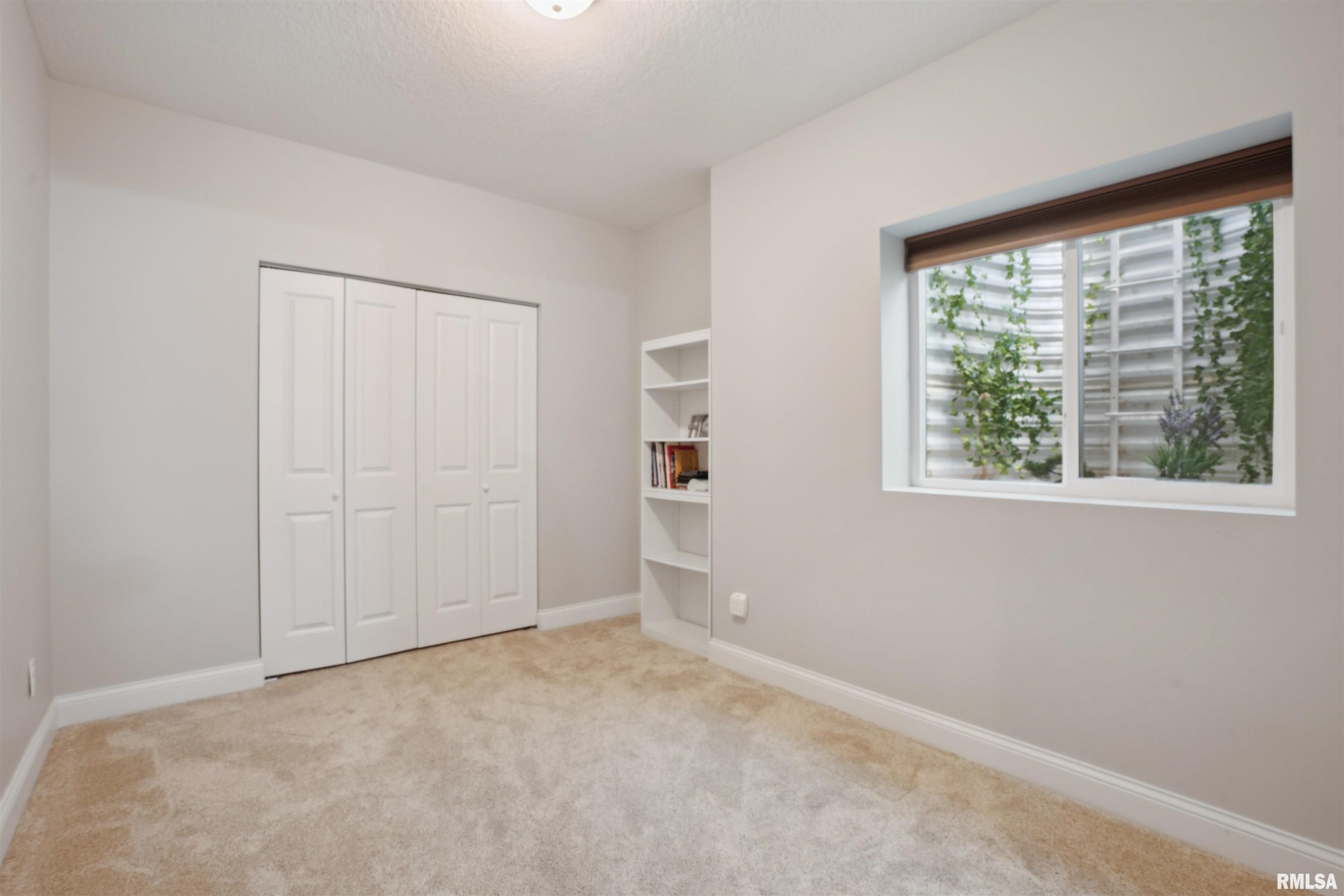 7085 Grove Crossing, Bettendorf, Iowa image 24