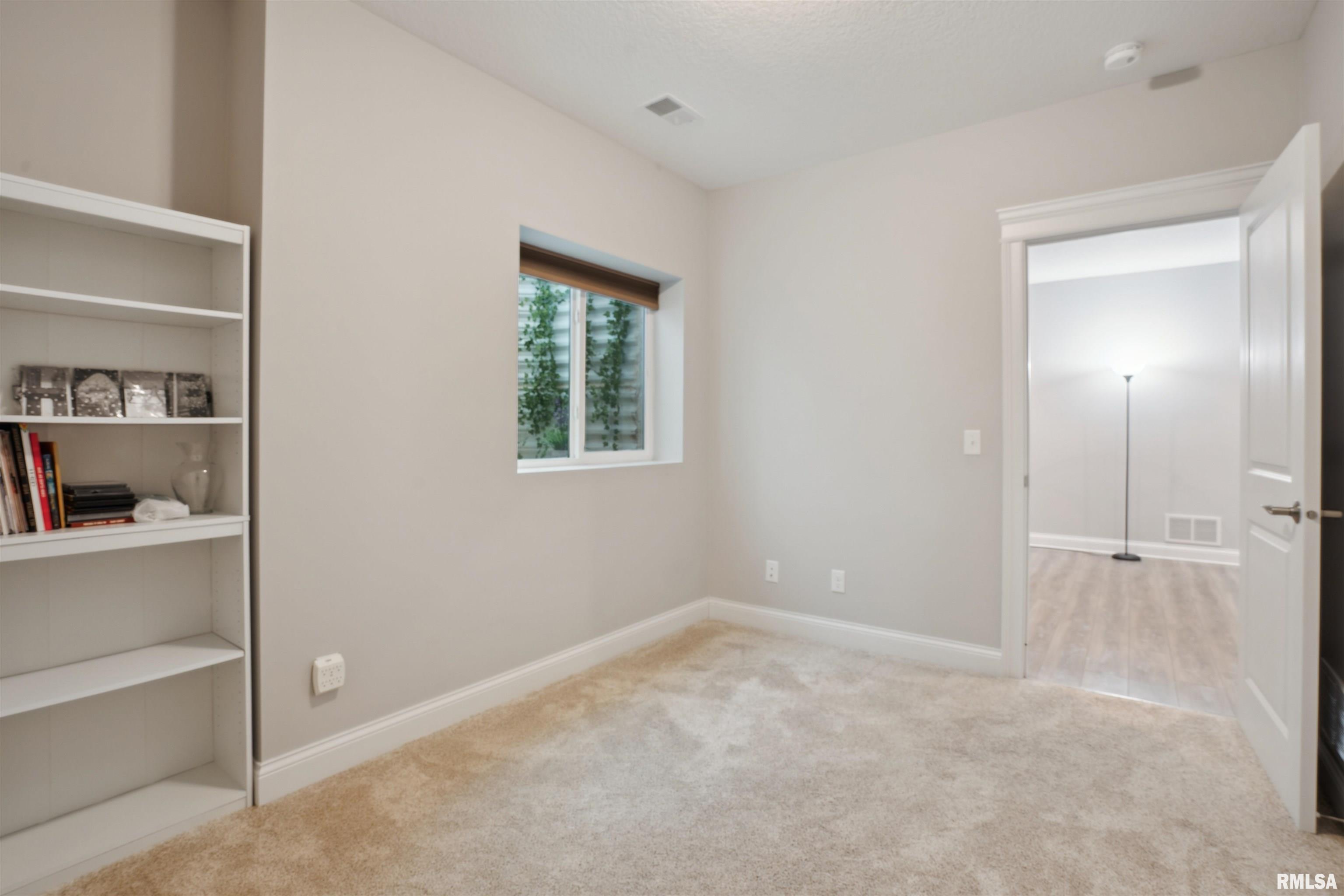 7085 Grove Crossing, Bettendorf, Iowa image 25