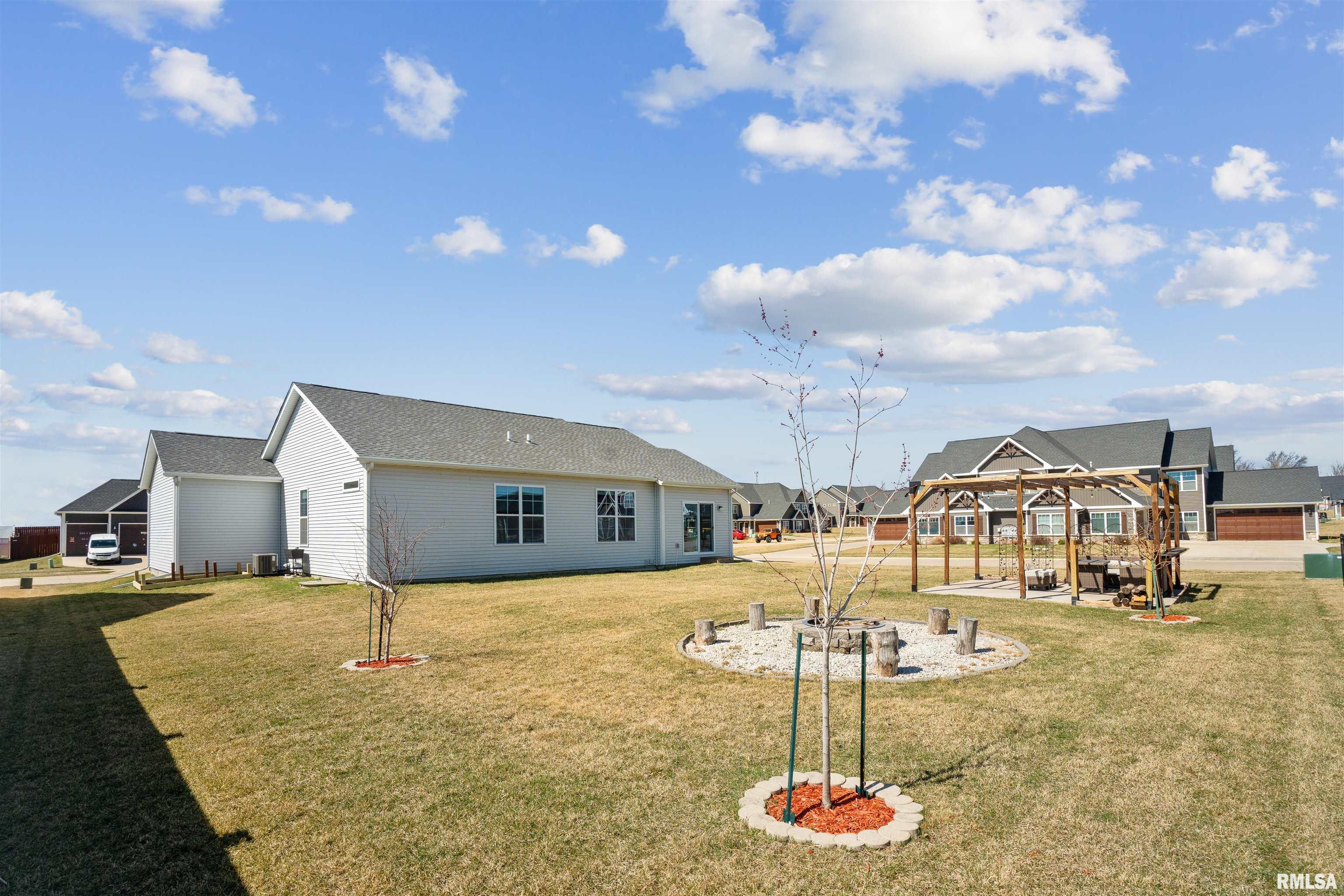 7085 Grove Crossing, Bettendorf, Iowa image 29