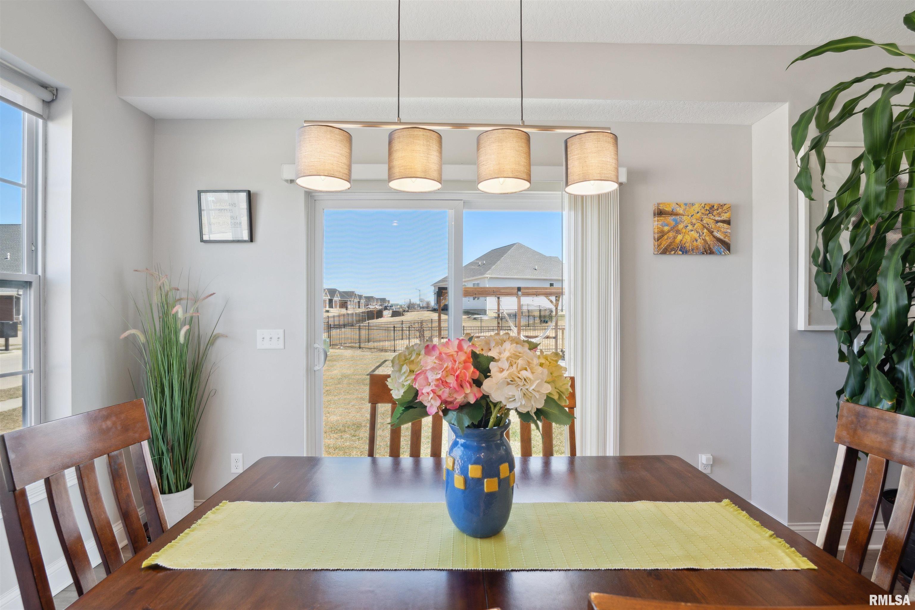 7085 Grove Crossing, Bettendorf, Iowa image 9