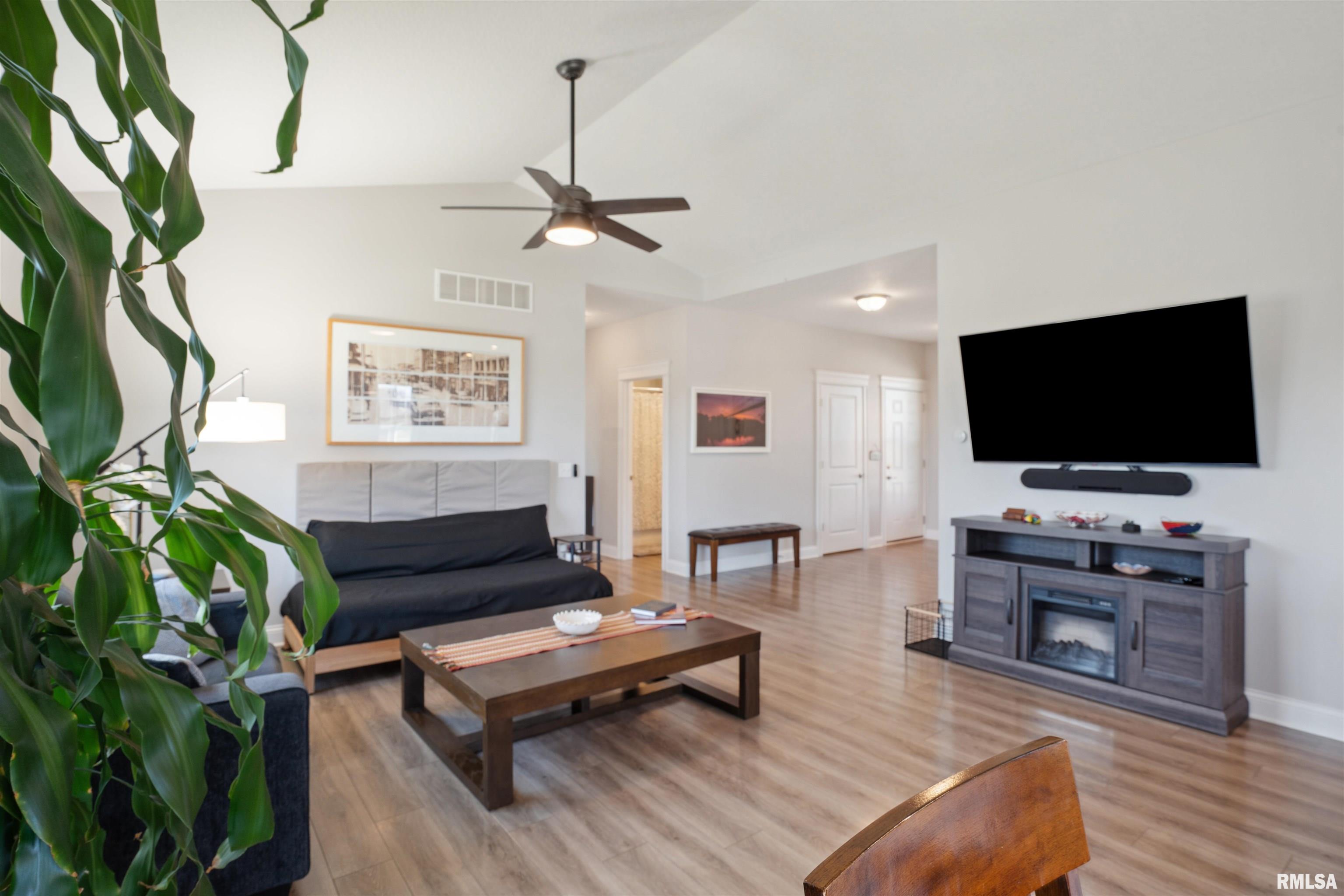 7085 Grove Crossing, Bettendorf, Iowa image 4