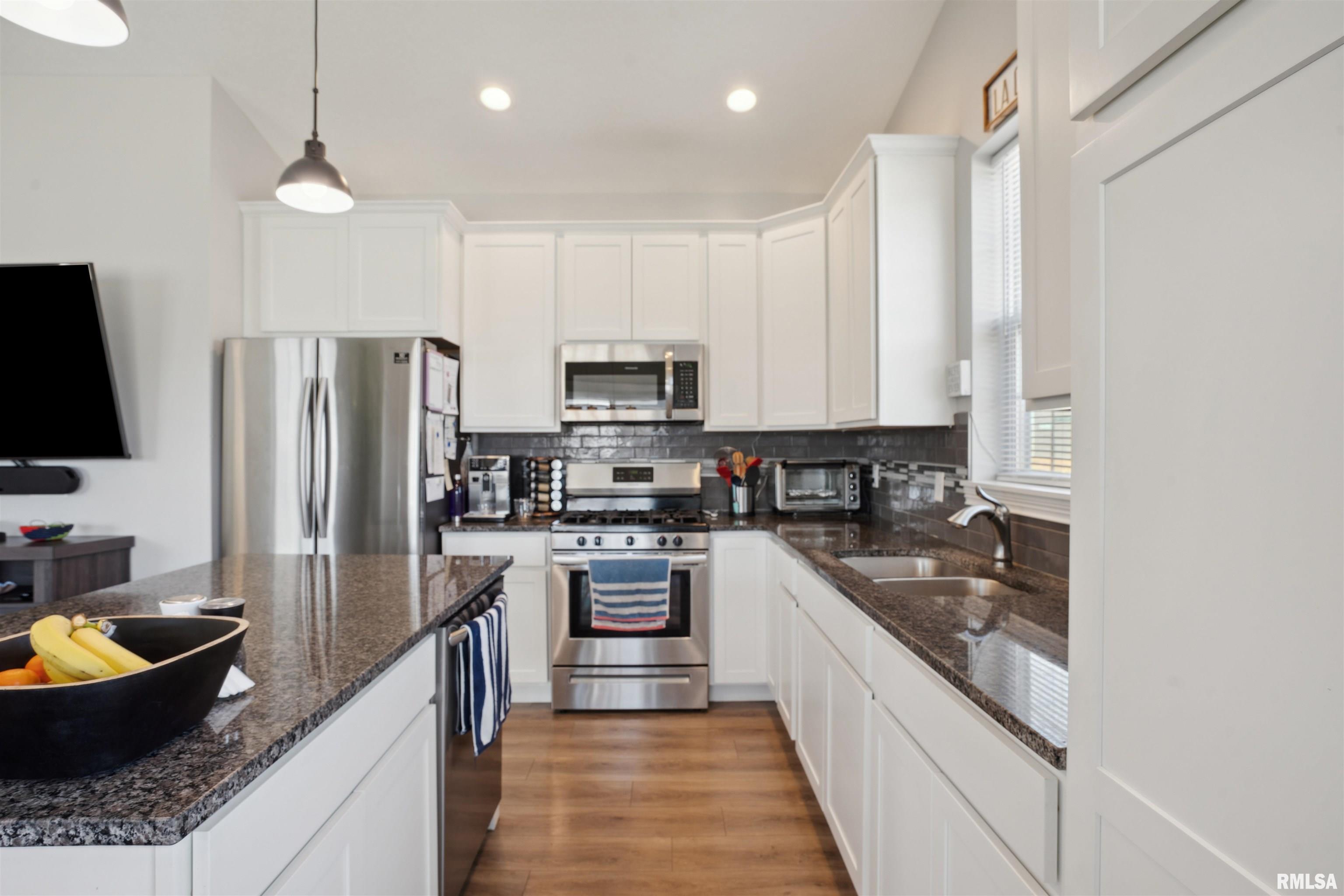 7085 Grove Crossing, Bettendorf, Iowa image 11
