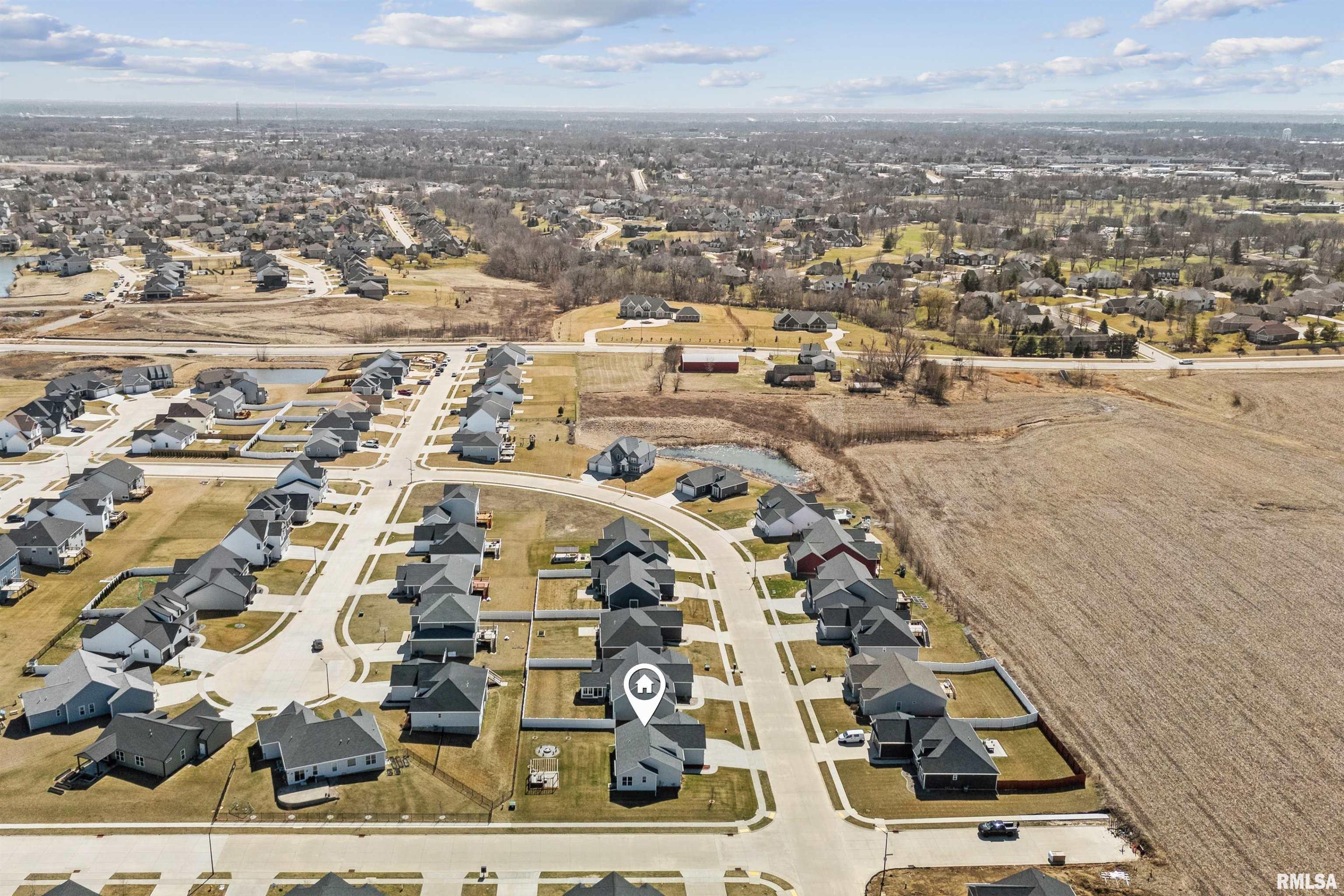 7085 Grove Crossing, Bettendorf, Iowa image 40