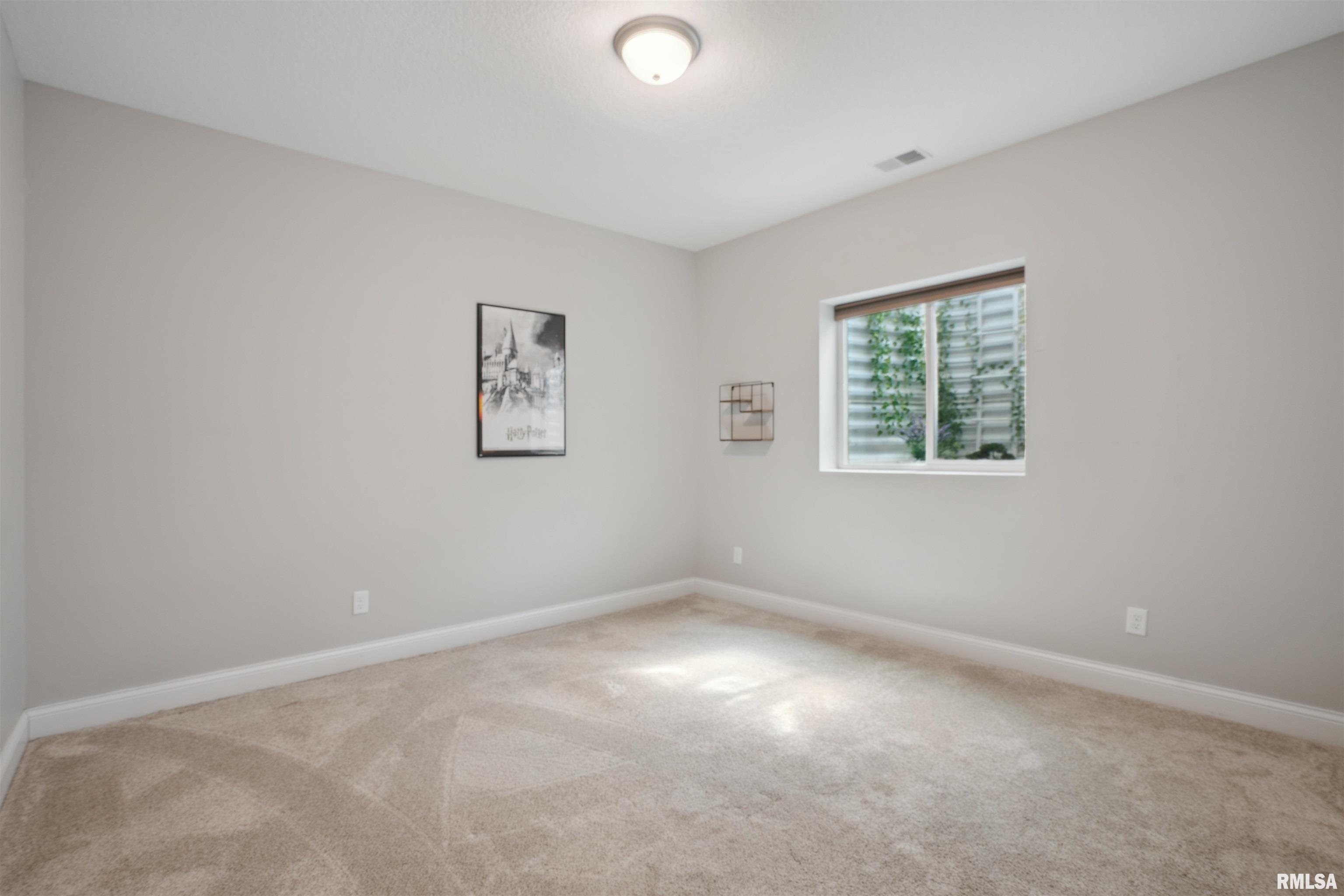 7085 Grove Crossing, Bettendorf, Iowa image 26