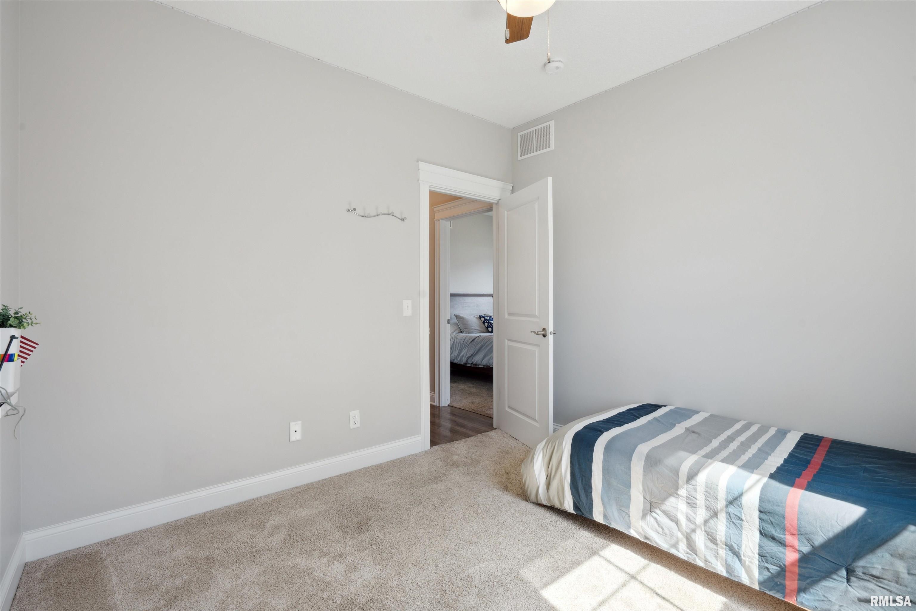 7085 Grove Crossing, Bettendorf, Iowa image 18