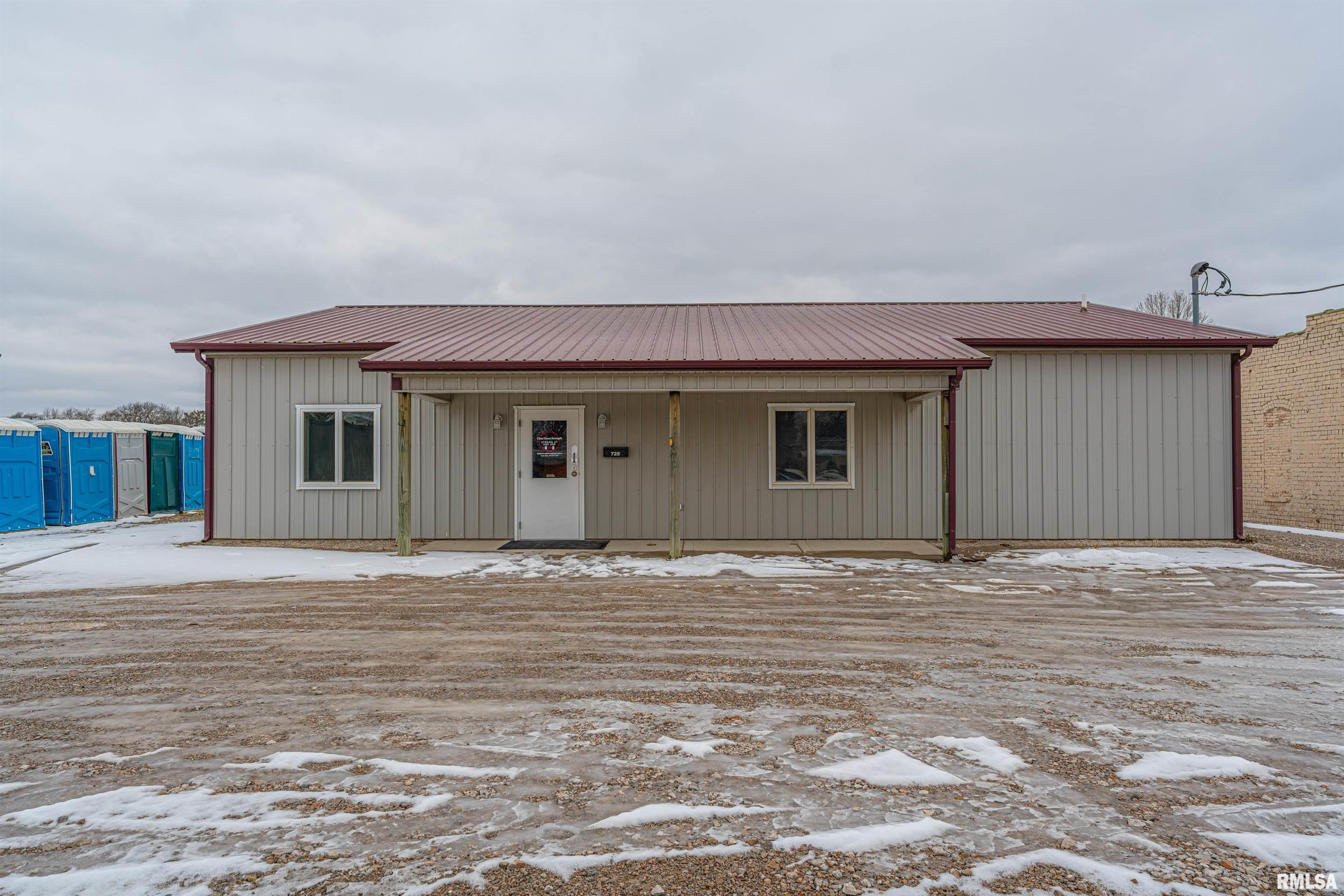 725 N CHICAGO Street