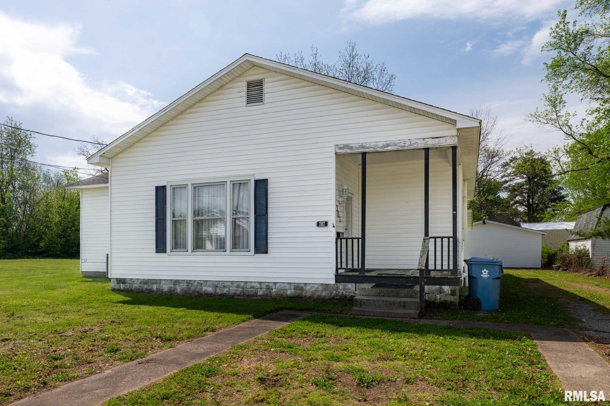 707 W Broadway Boulevard, Johnston City, Illinois image 3