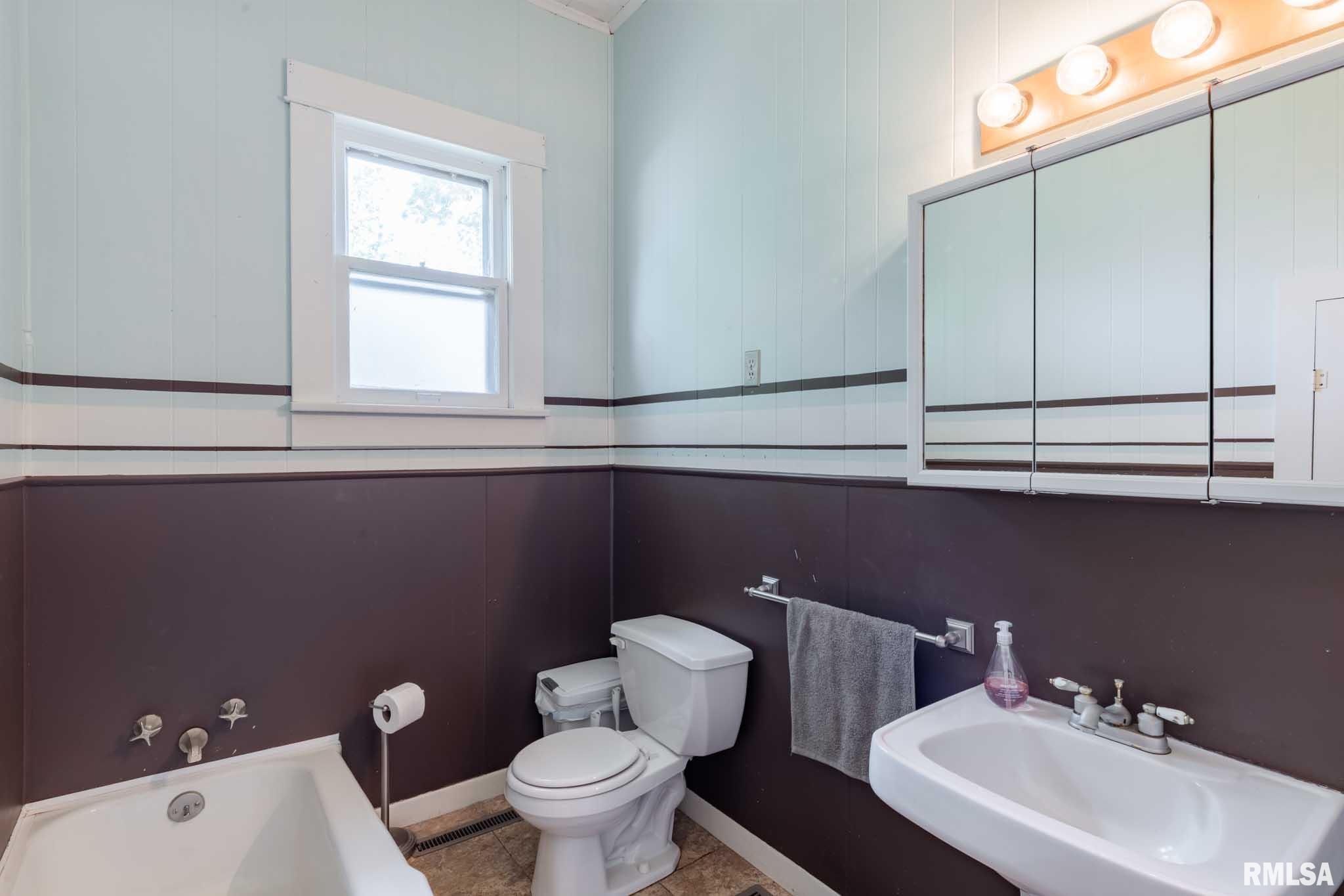 707 W Broadway Boulevard, Johnston City, Illinois image 10