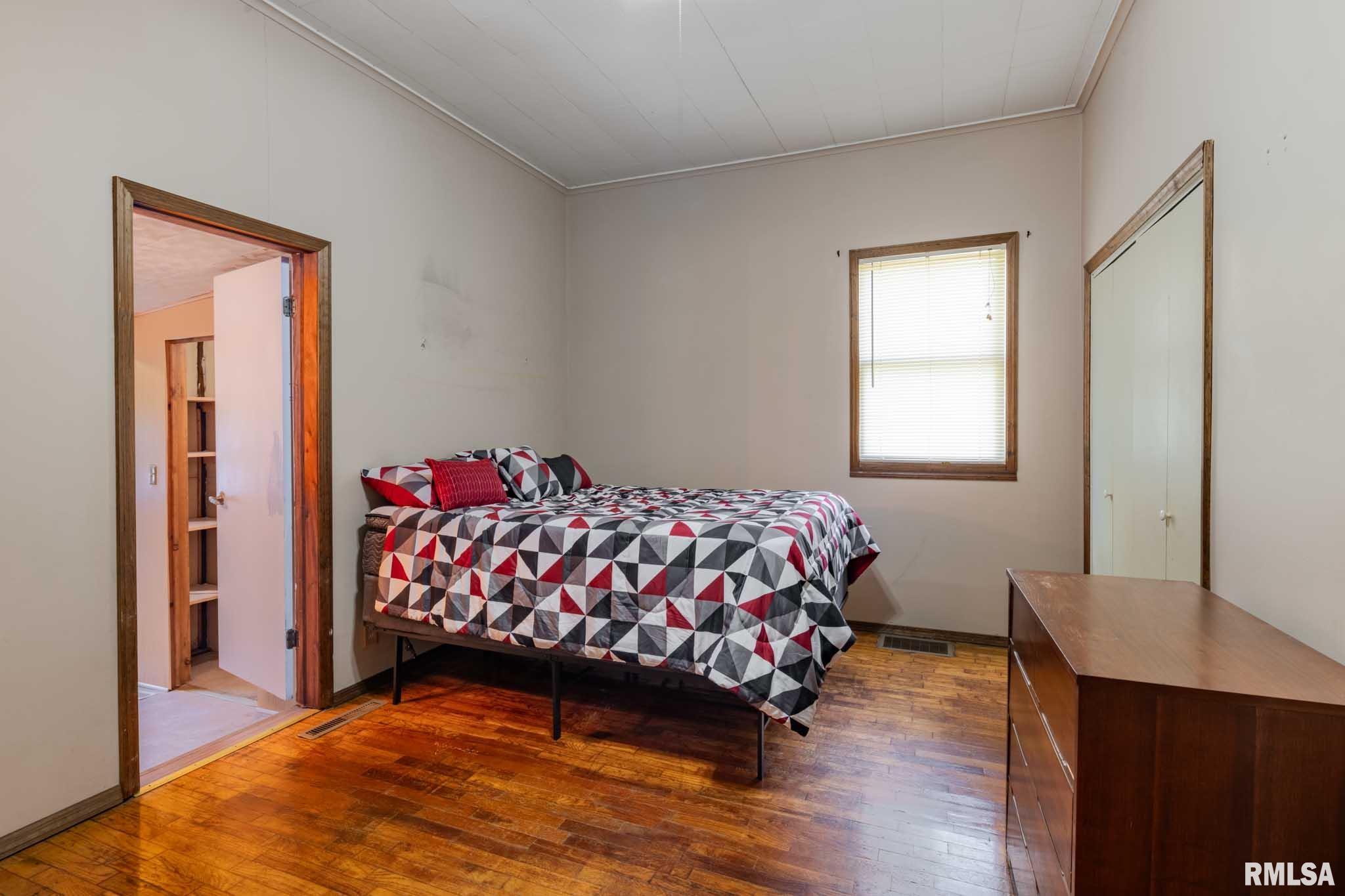 707 W Broadway Boulevard, Johnston City, Illinois image 11