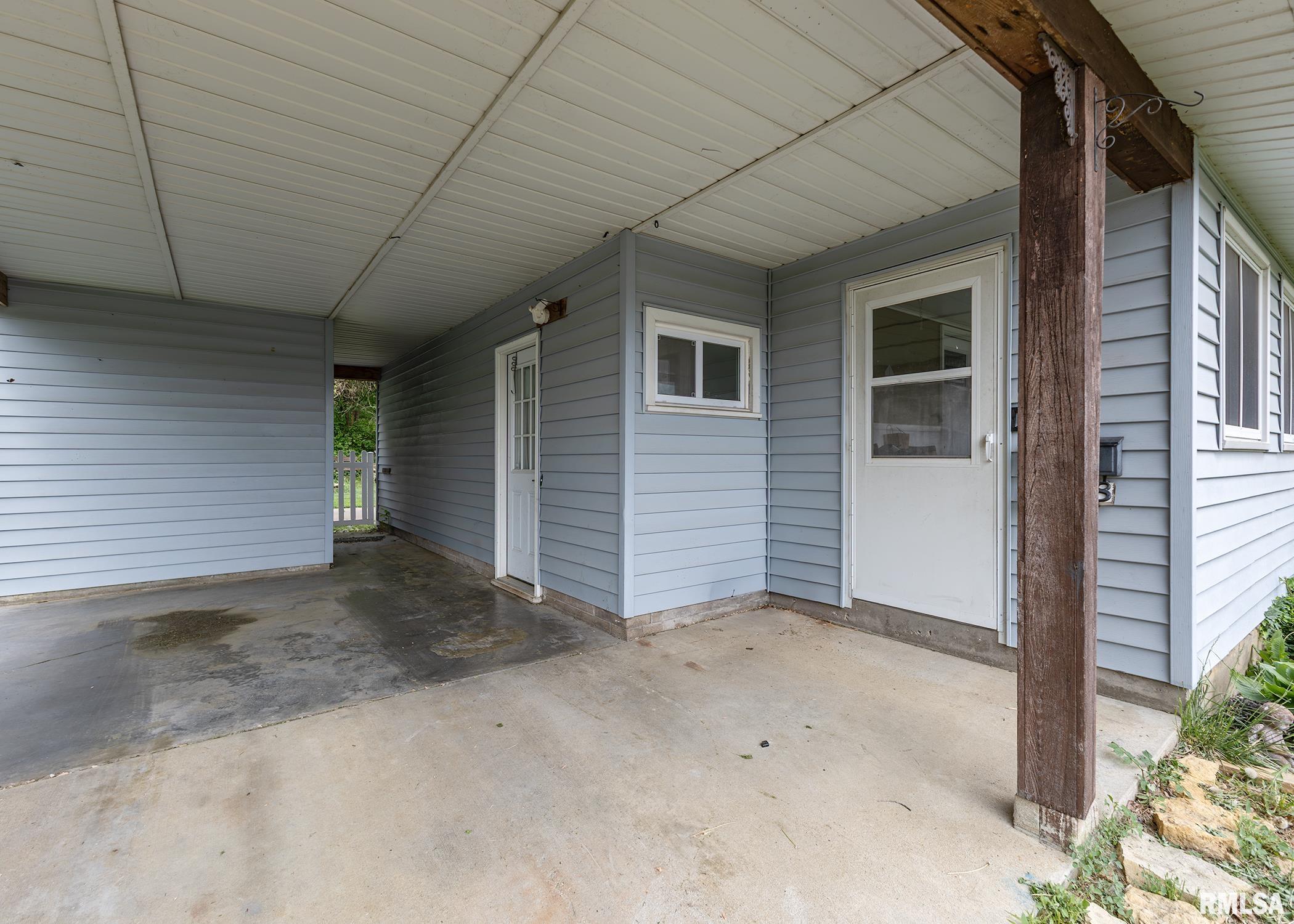 2908 N 4th Street, Clinton, Iowa image 3