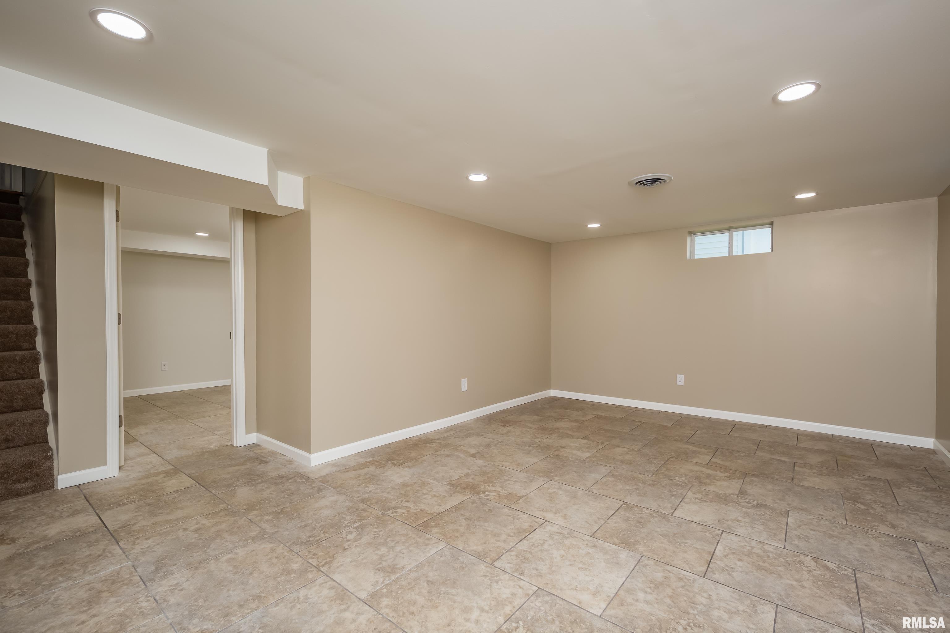 5009 45th Avenue Court, Moline, Illinois image 24