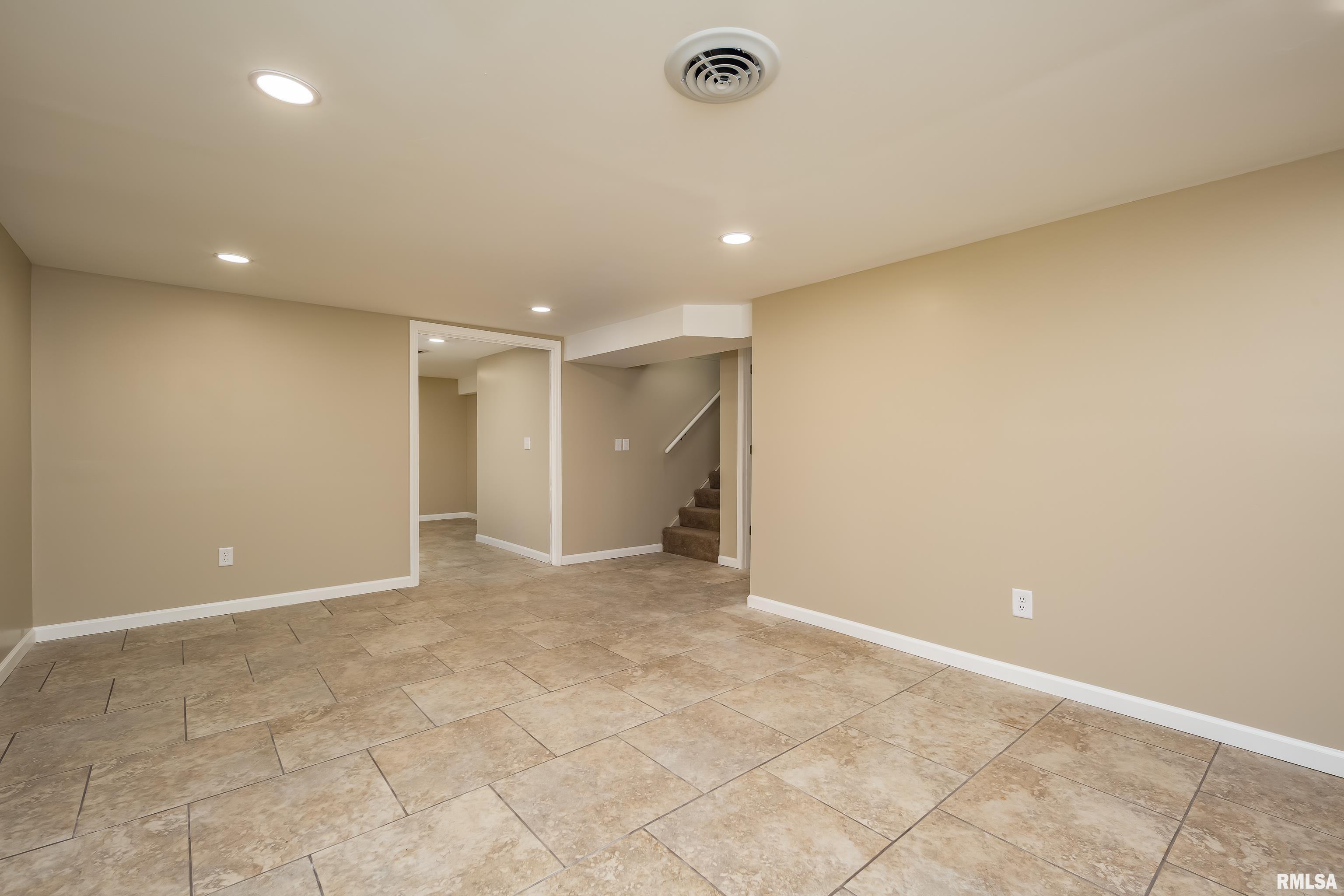 5009 45th Avenue Court, Moline, Illinois image 22