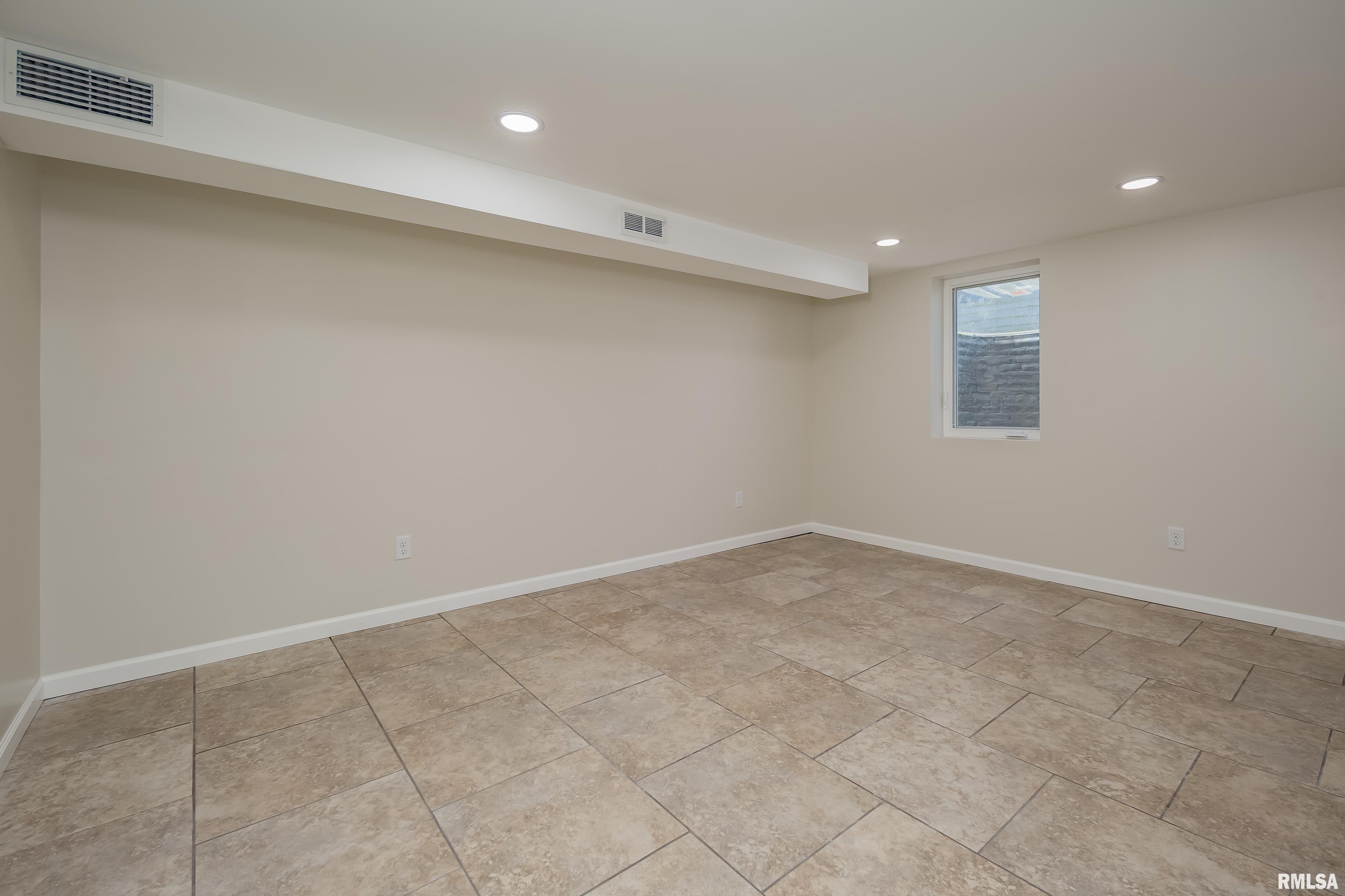 5009 45th Avenue Court, Moline, Illinois image 25
