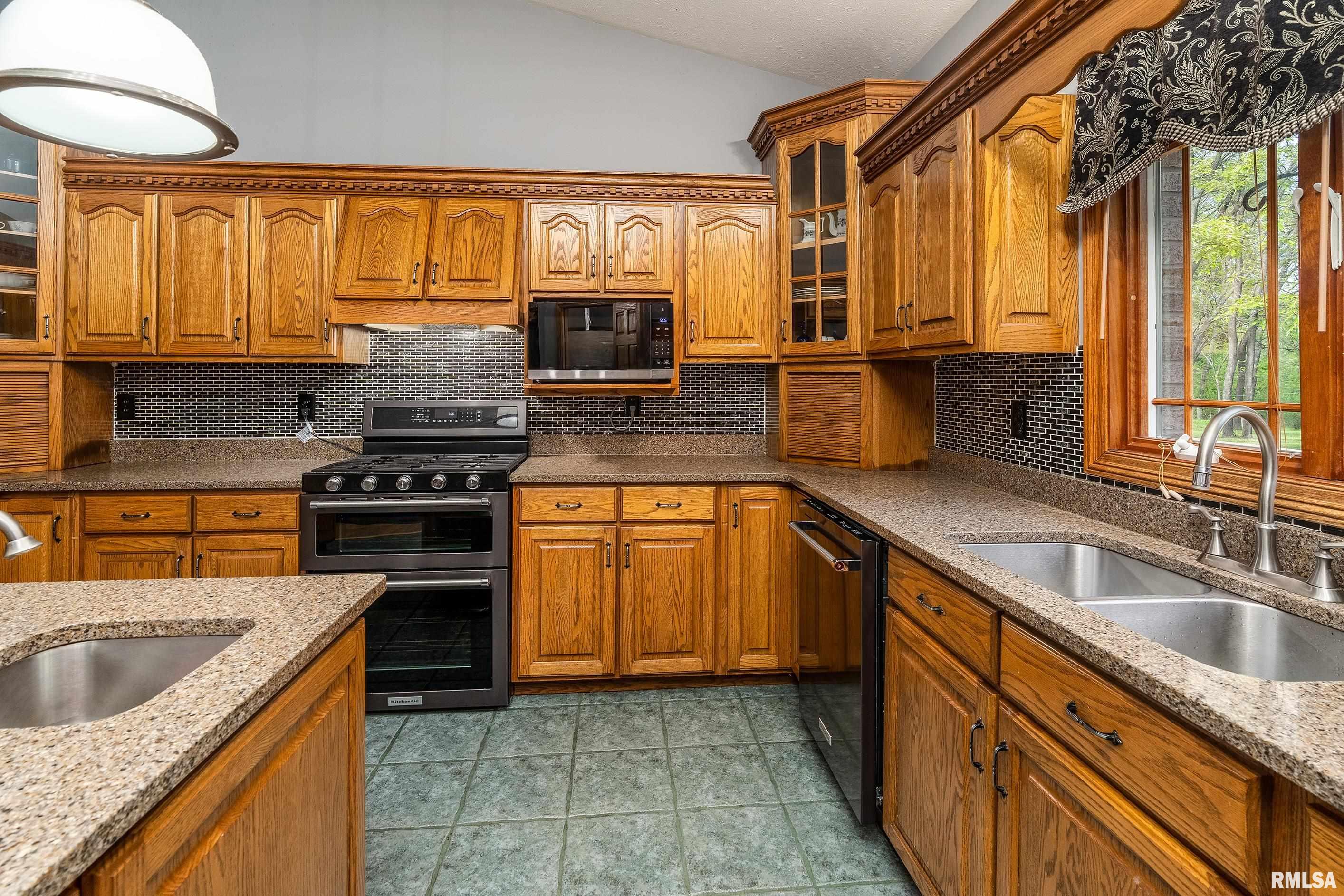 10378 Rock Creek Road, Pittsburg, Illinois image 13