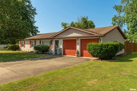 Homes For Sale - 1002 Oakwood Drive<br/> Marion, IL 62959