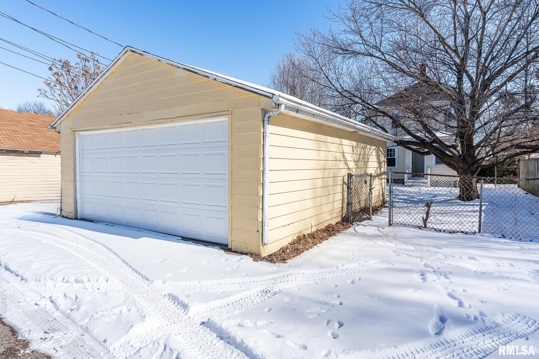 1915 11th Street, Moline, Illinois image 4