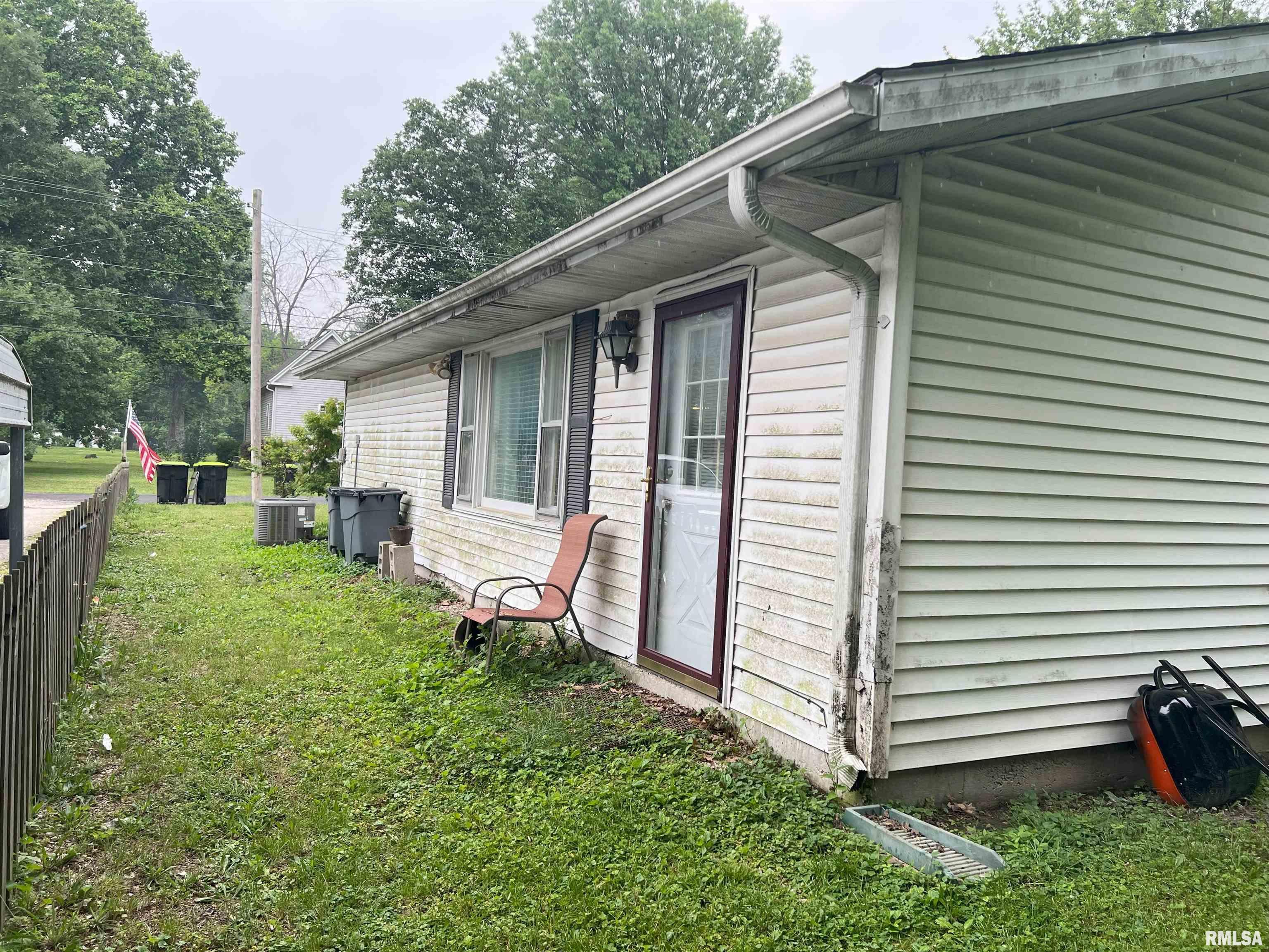 1035 Beesley Avenue, Jacksonville, Illinois image 7