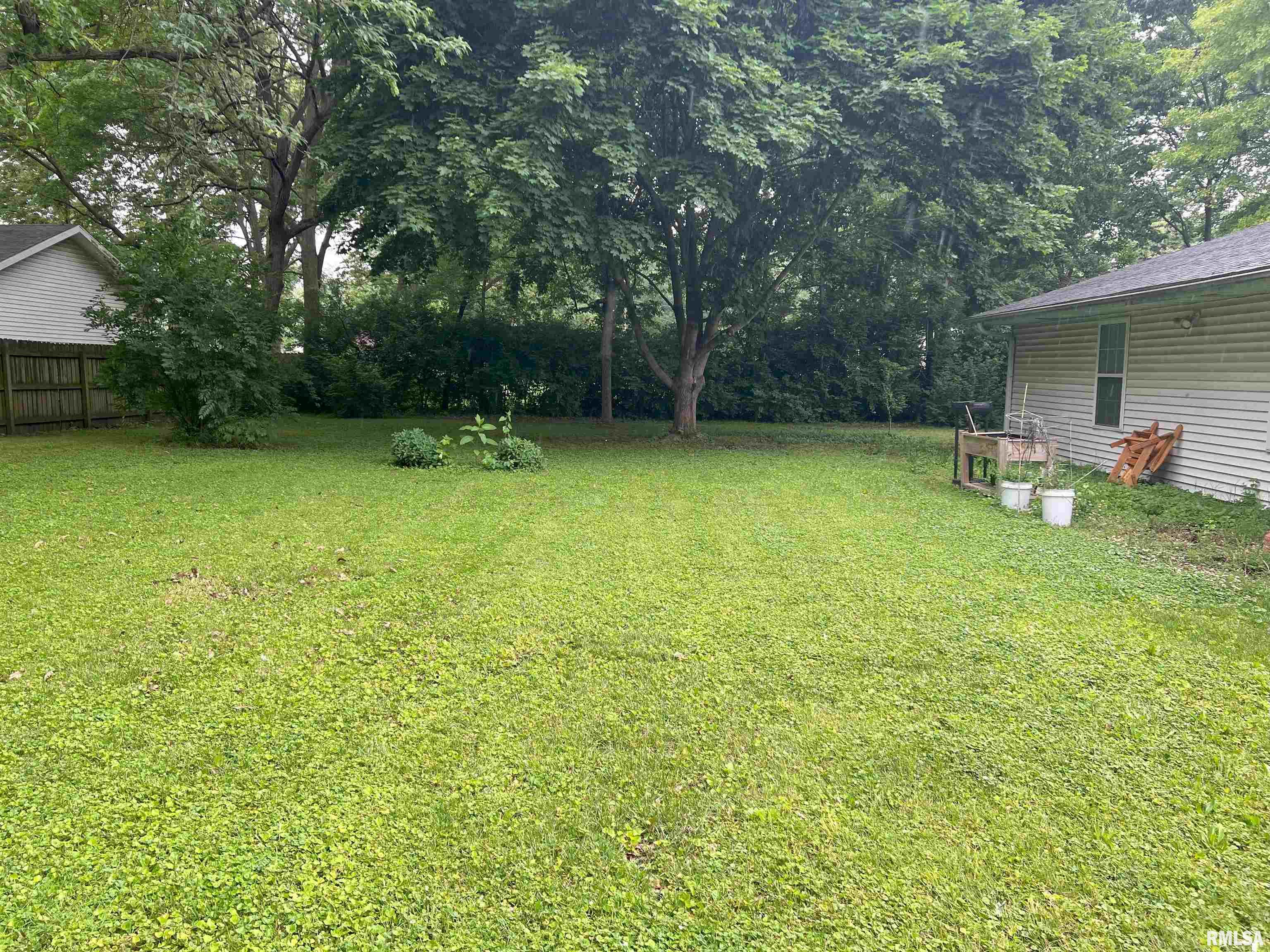 1035 Beesley Avenue, Jacksonville, Illinois image 8