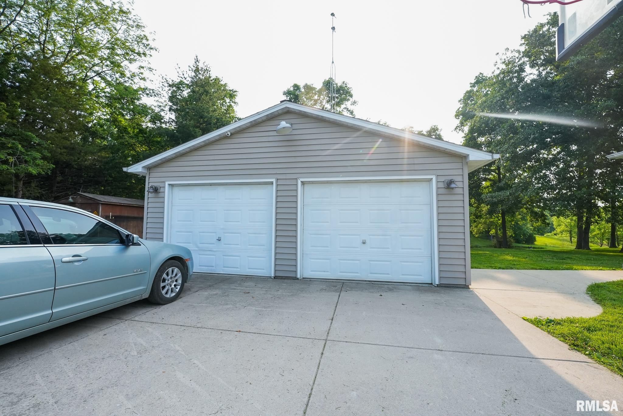 588 Deerfield Road, Walnut Hill, Illinois image 13