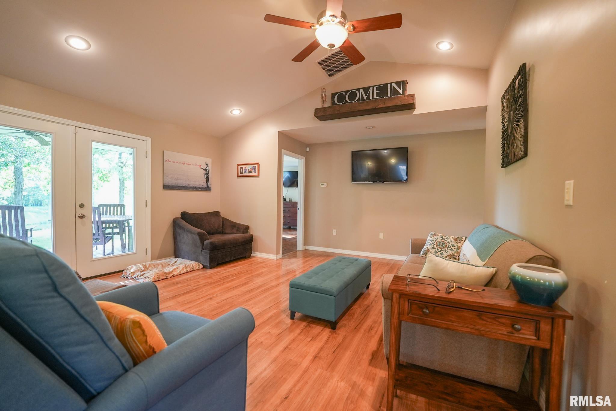 588 Deerfield Road, Walnut Hill, Illinois image 7