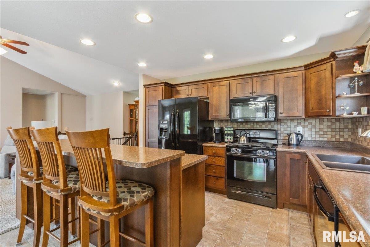 2512 Stonehenge Court #7ASHV, Peoria, Illinois image 11
