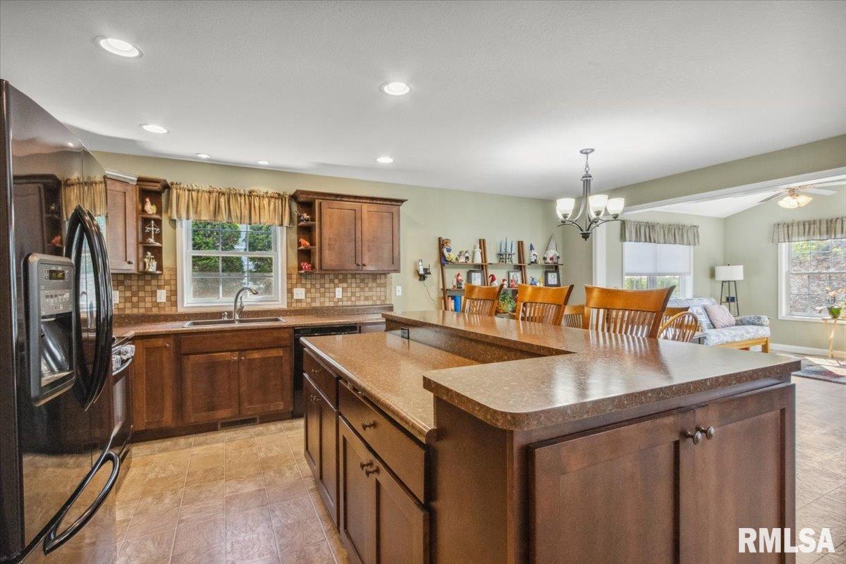 2512 Stonehenge Court #7ASHV, Peoria, Illinois image 8