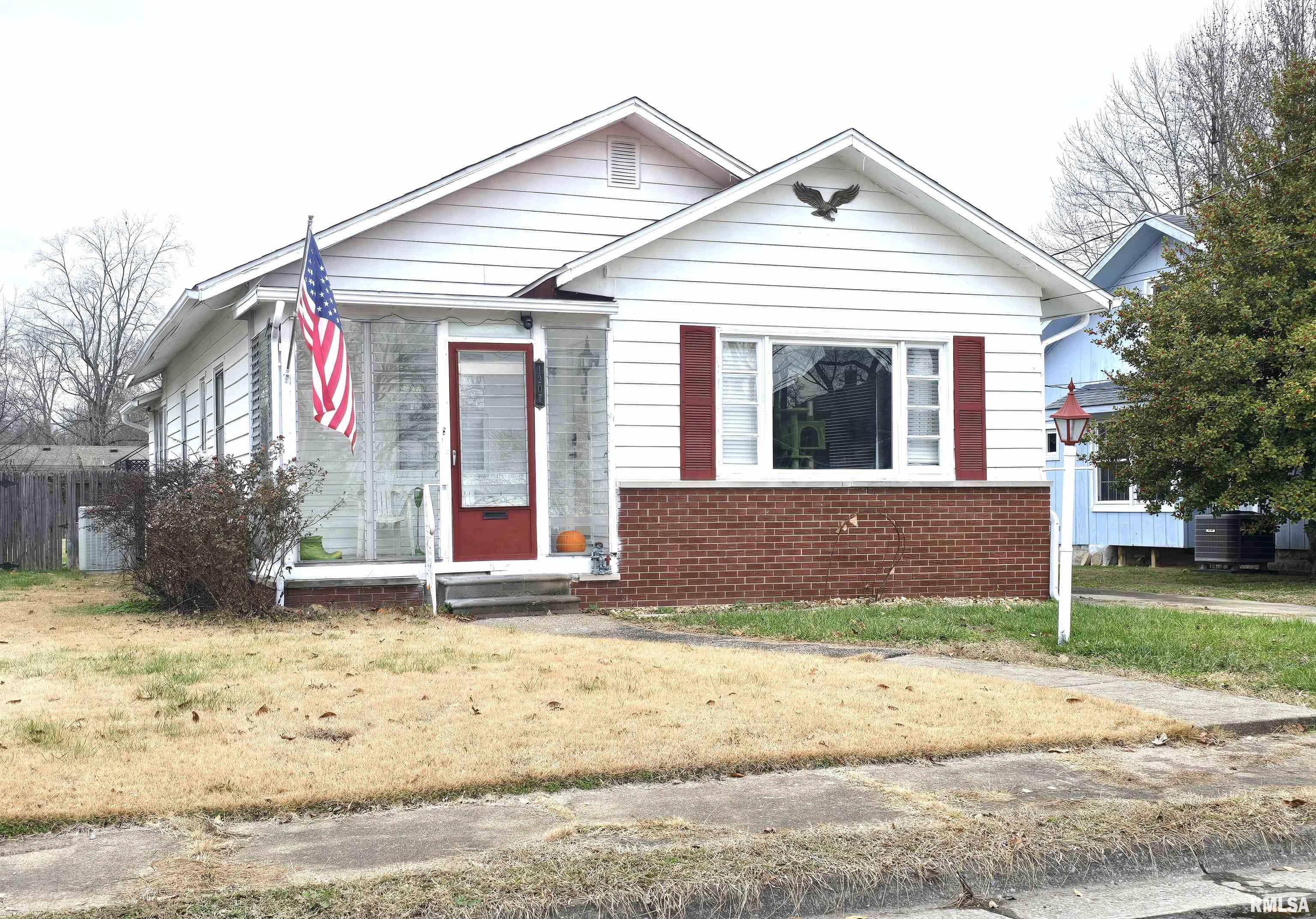 1207 N Maple Street, Benton, Illinois image 1