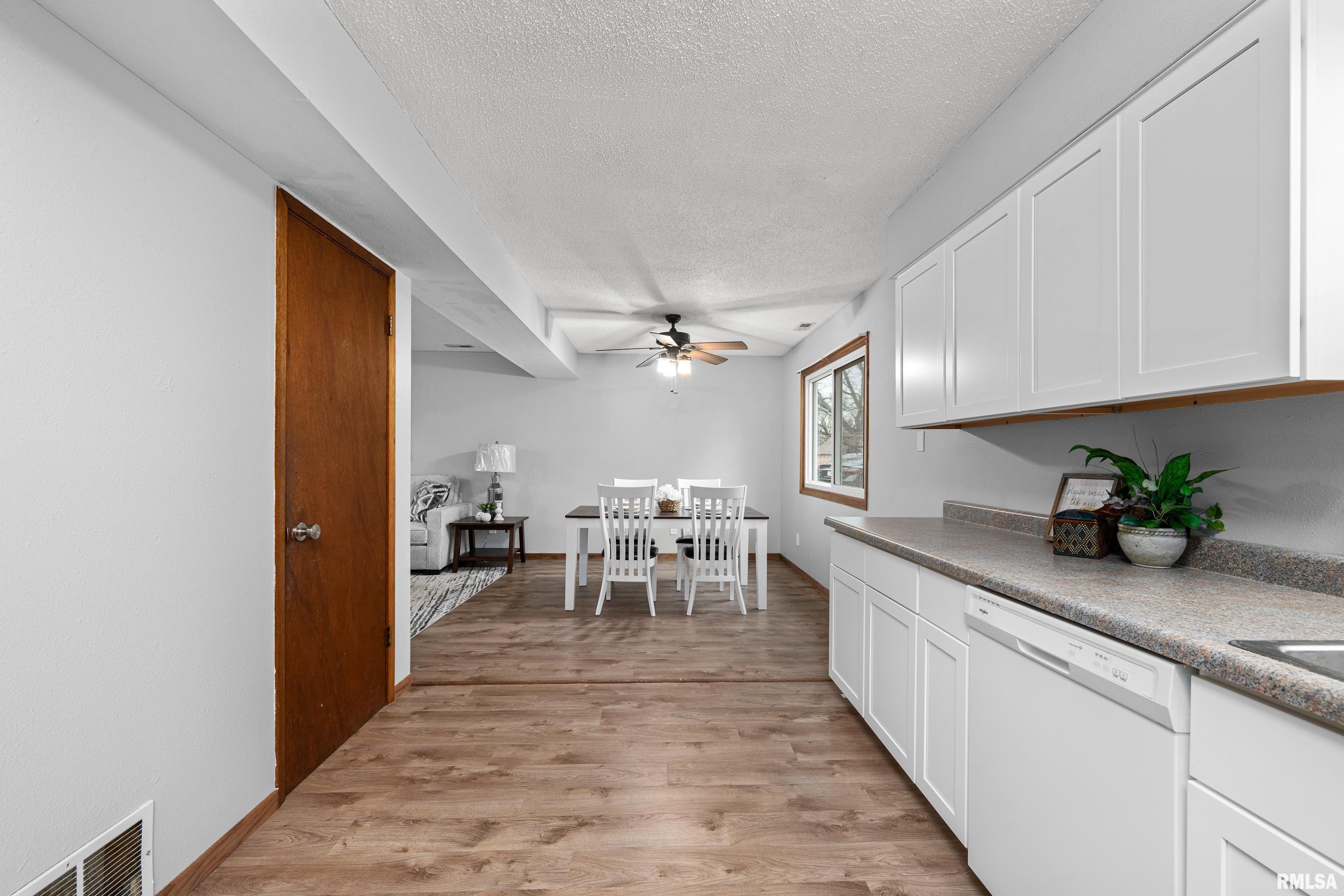 121 S 8th Street, Le Claire, Iowa image 15