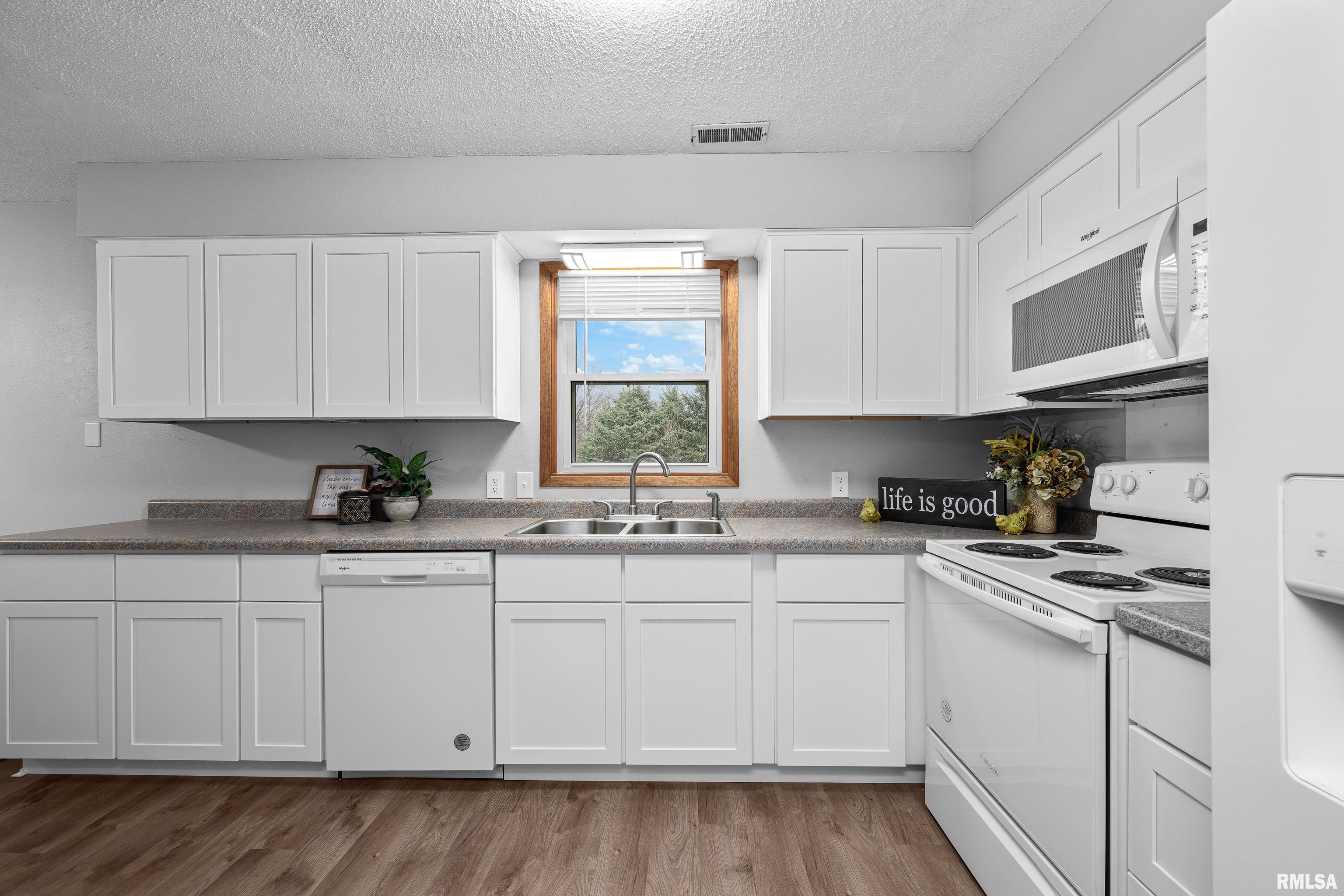 121 S 8th Street, Le Claire, Iowa image 13