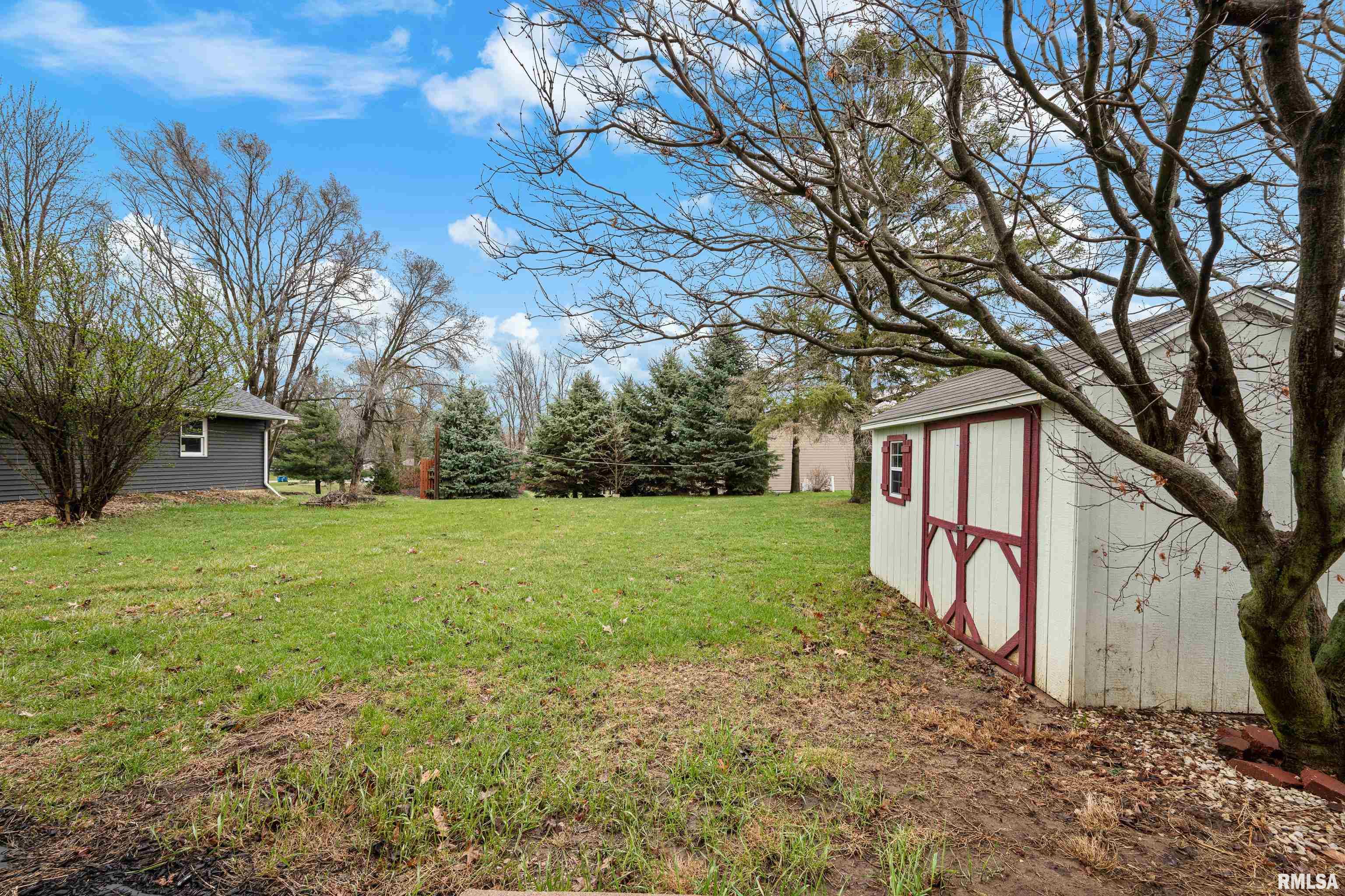 121 S 8th Street, Le Claire, Iowa image 28
