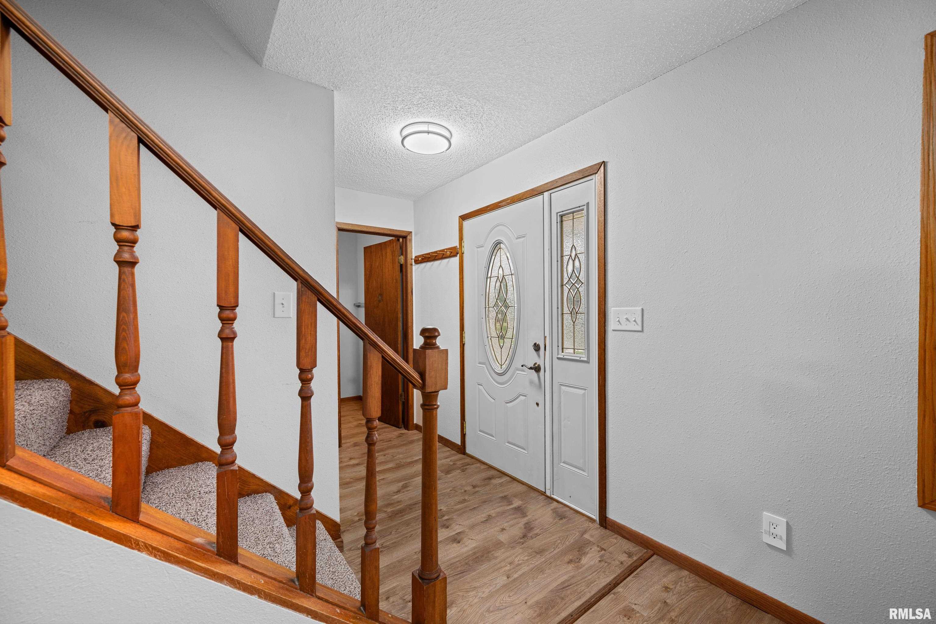 121 S 8th Street, Le Claire, Iowa image 5