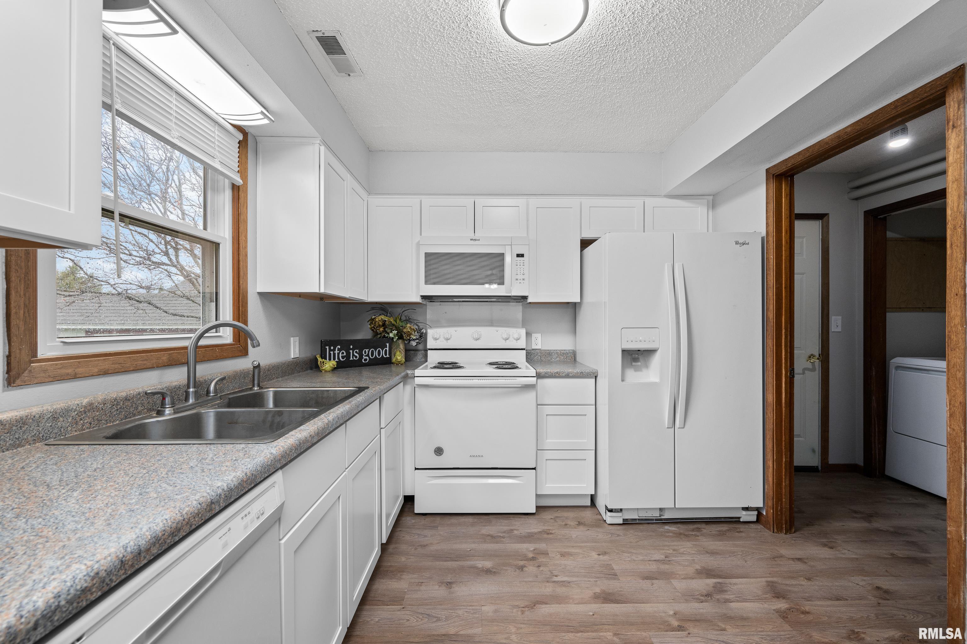 121 S 8th Street, Le Claire, Iowa image 14