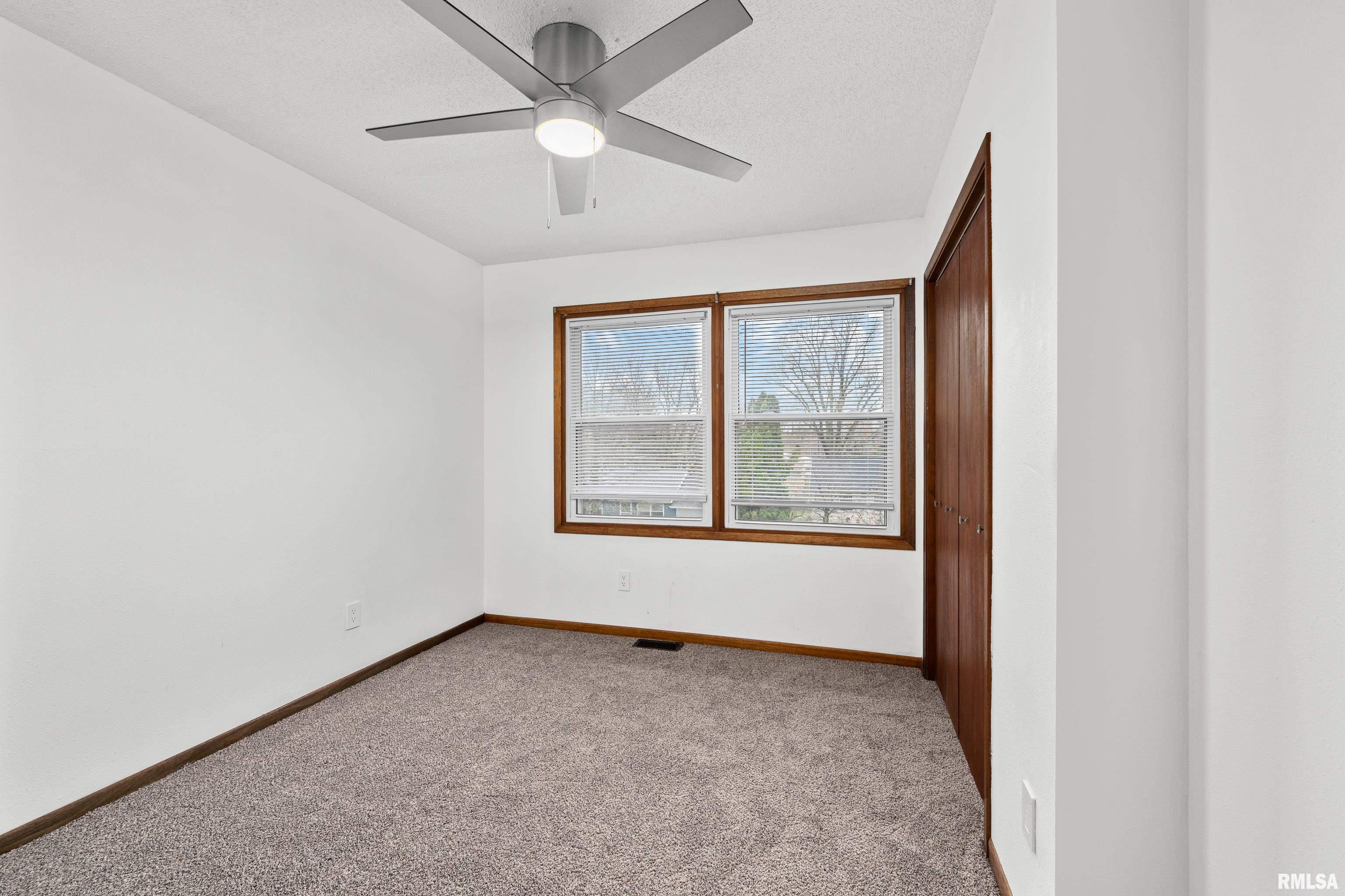 121 S 8th Street, Le Claire, Iowa image 25