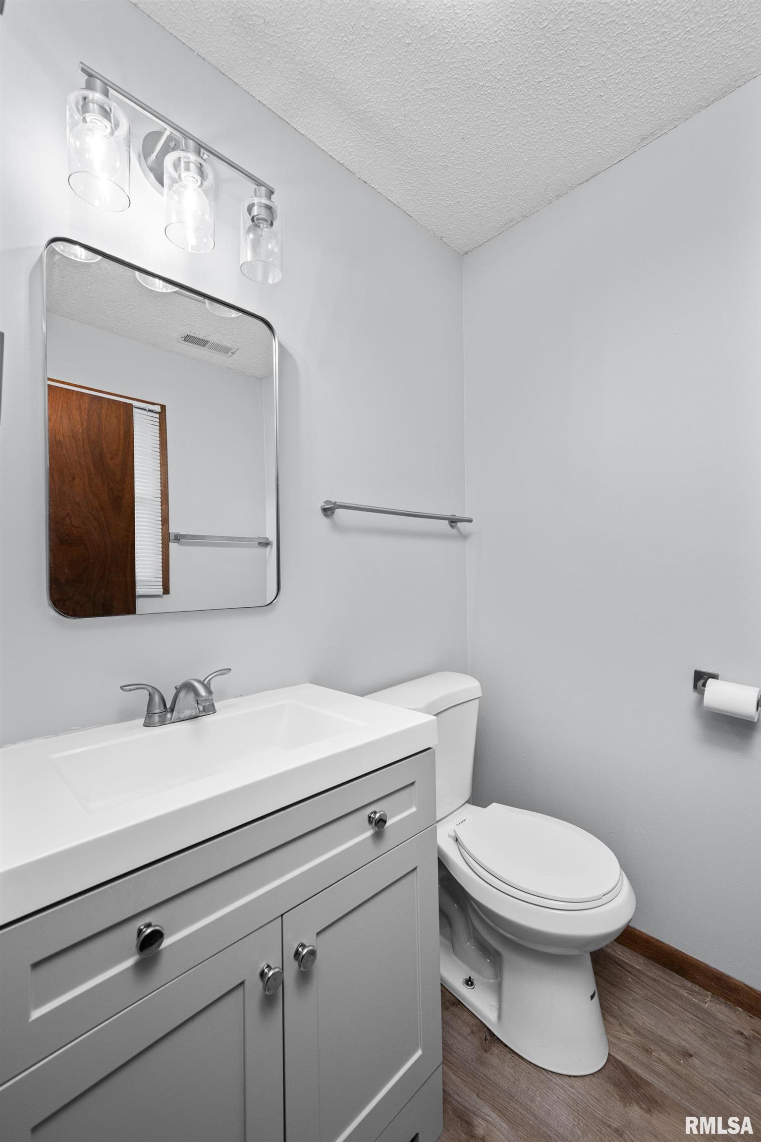 121 S 8th Street, Le Claire, Iowa image 9