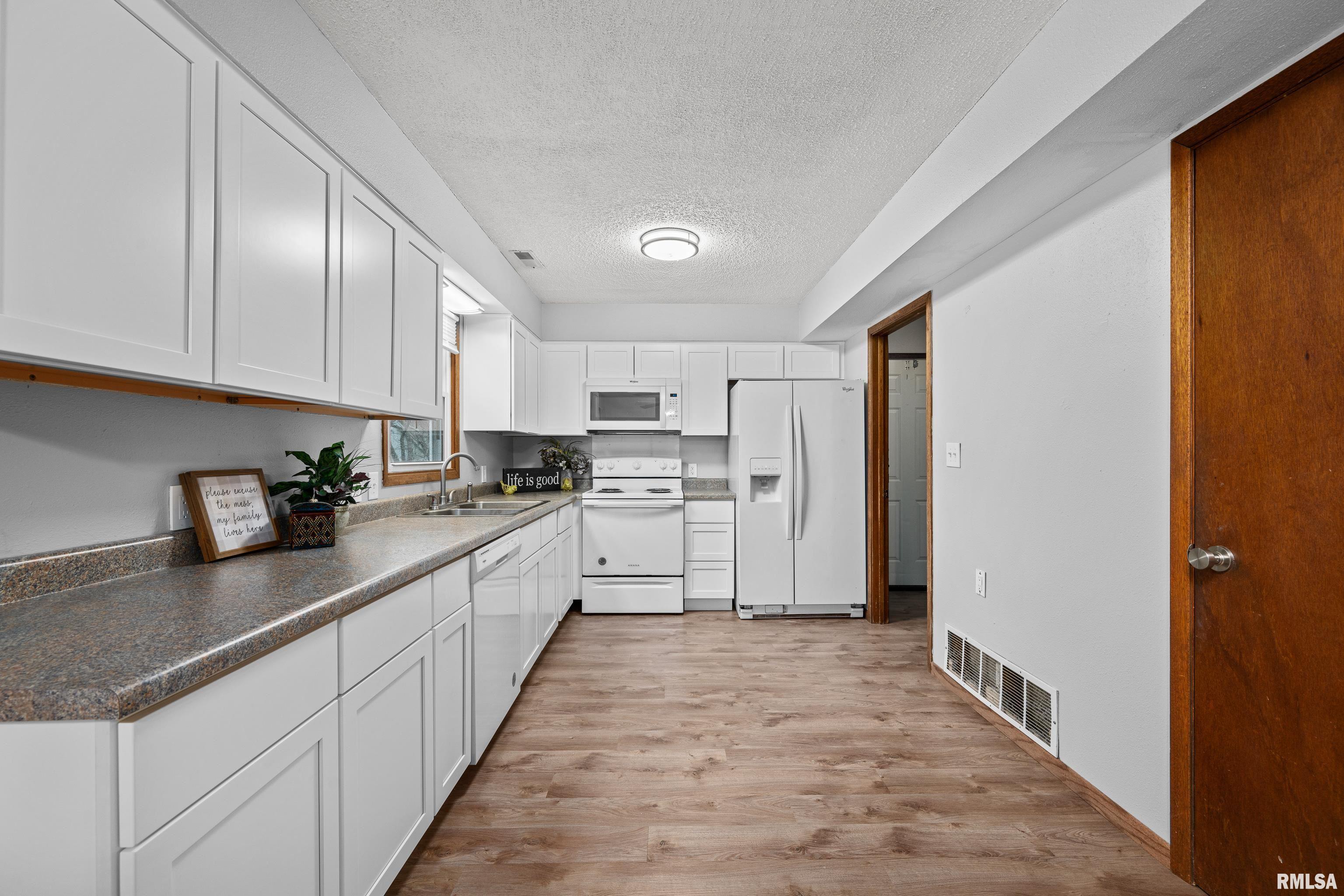 121 S 8th Street, Le Claire, Iowa image 12