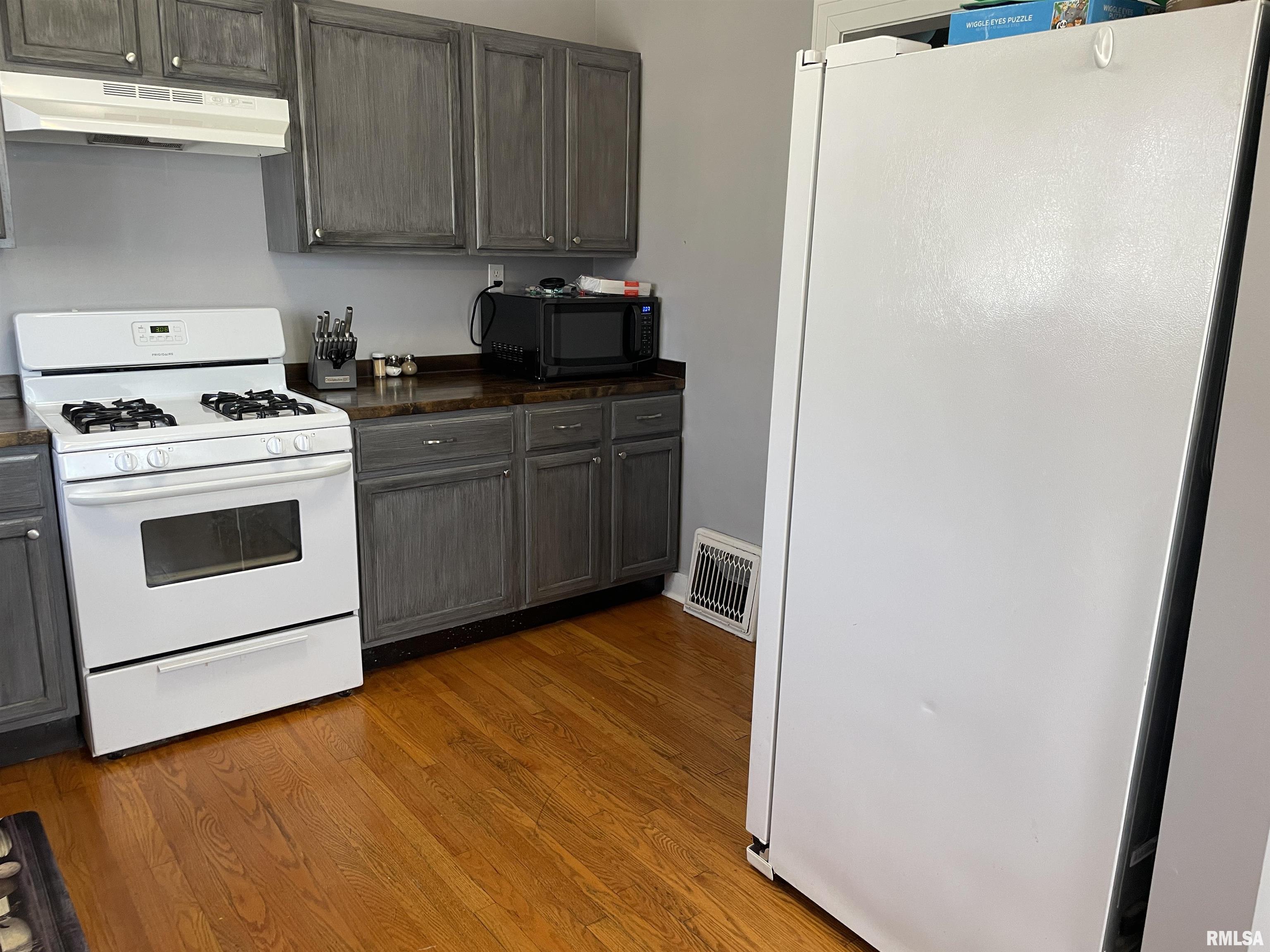 104 S 4th Street, Irvington, Illinois image 11